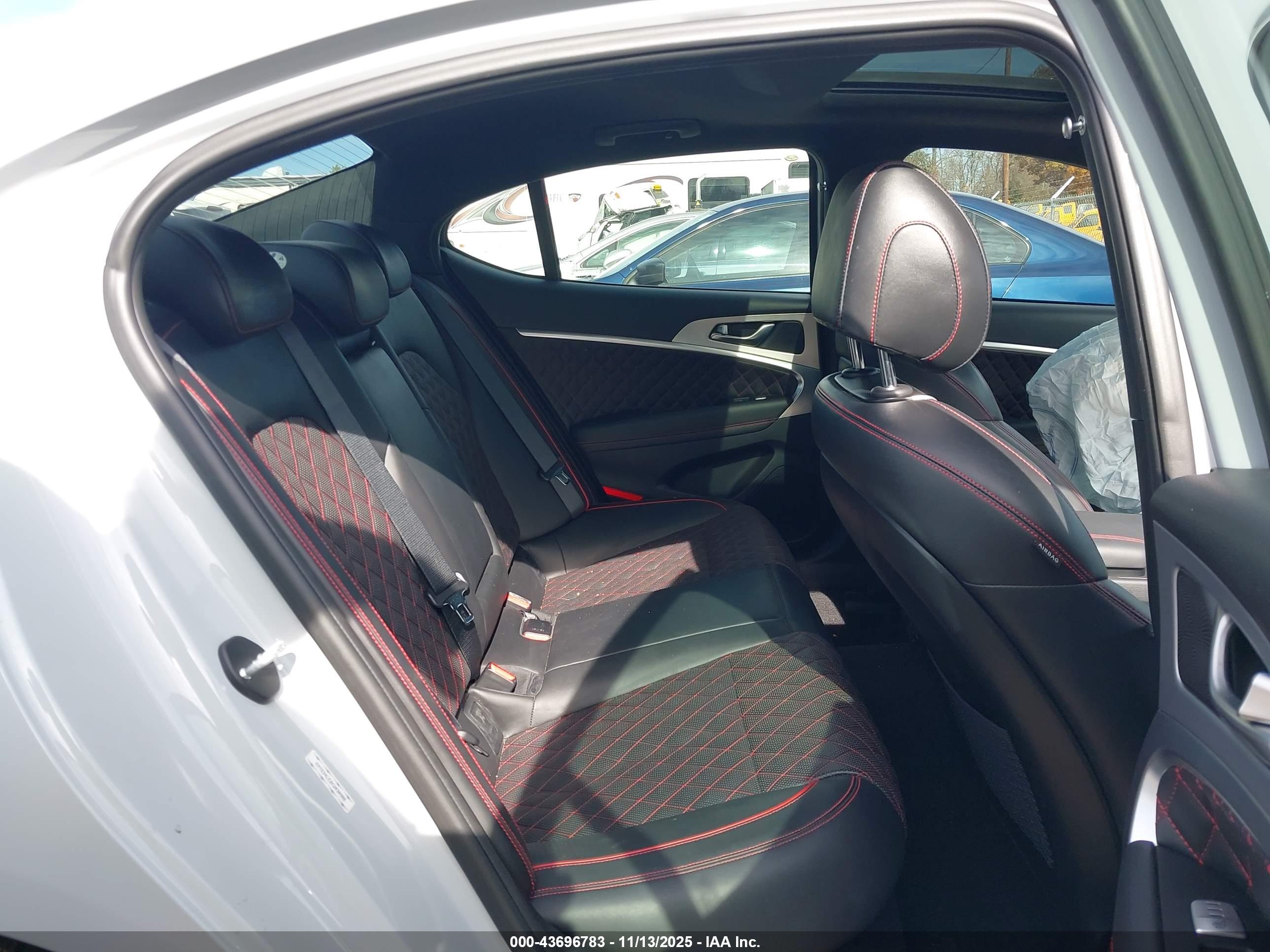 GENESIS G70 image 8