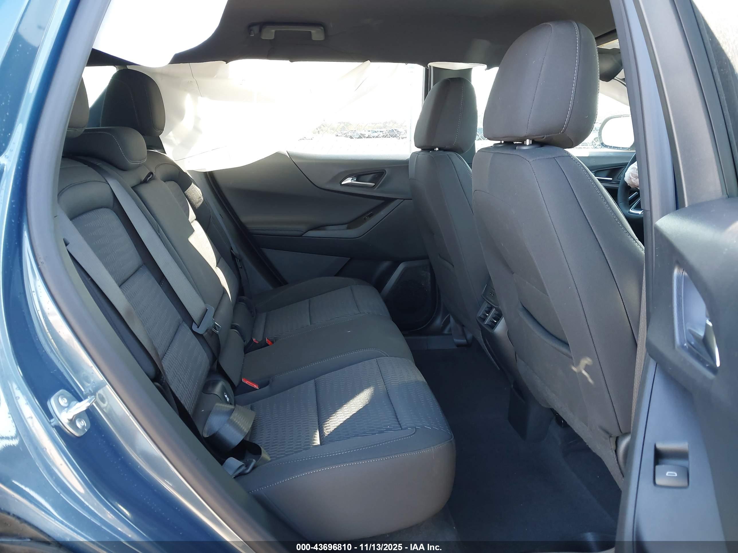 CHEVROLET EQUINOX image 8