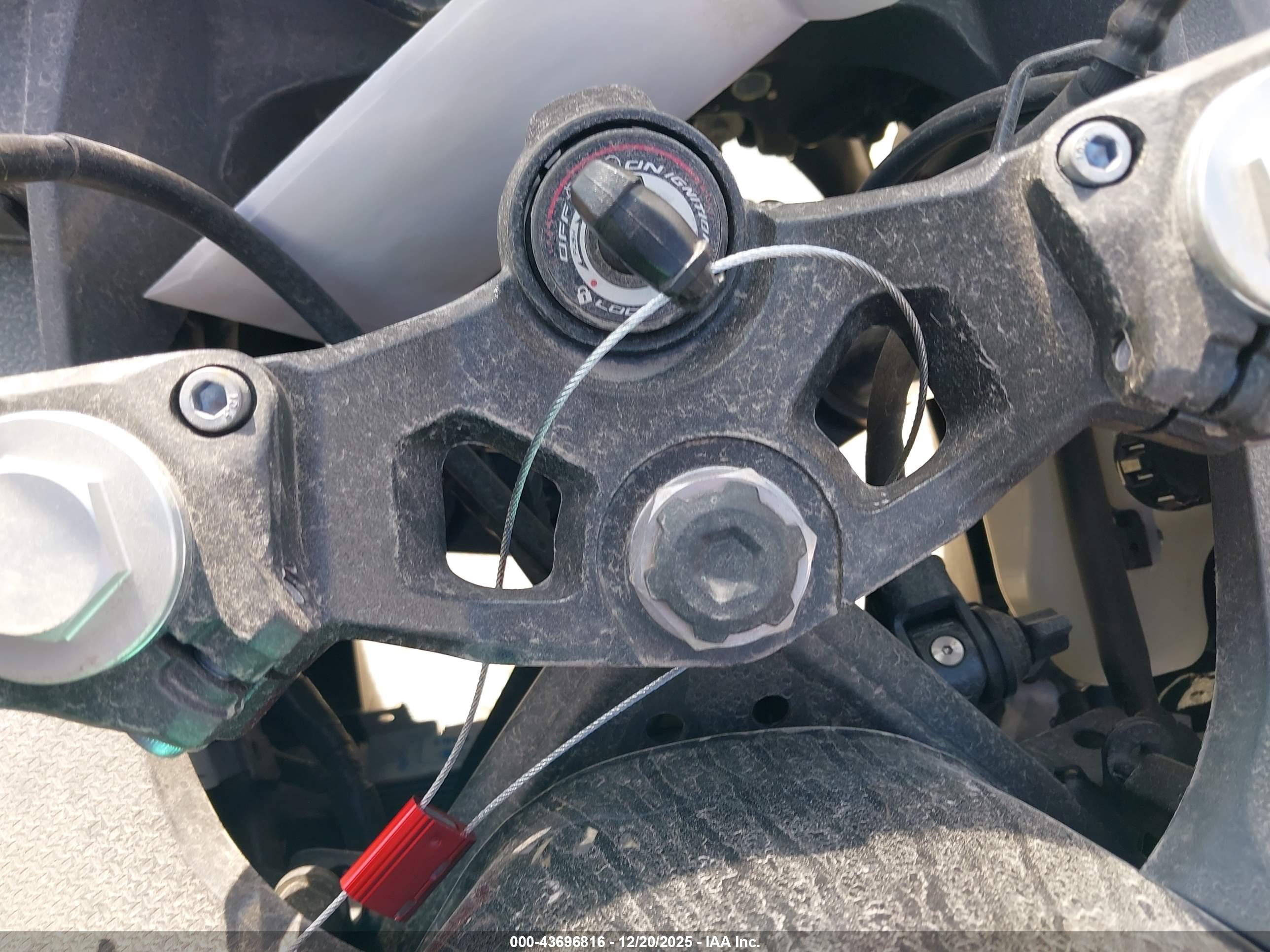 KAWASAKI EX500 image 11