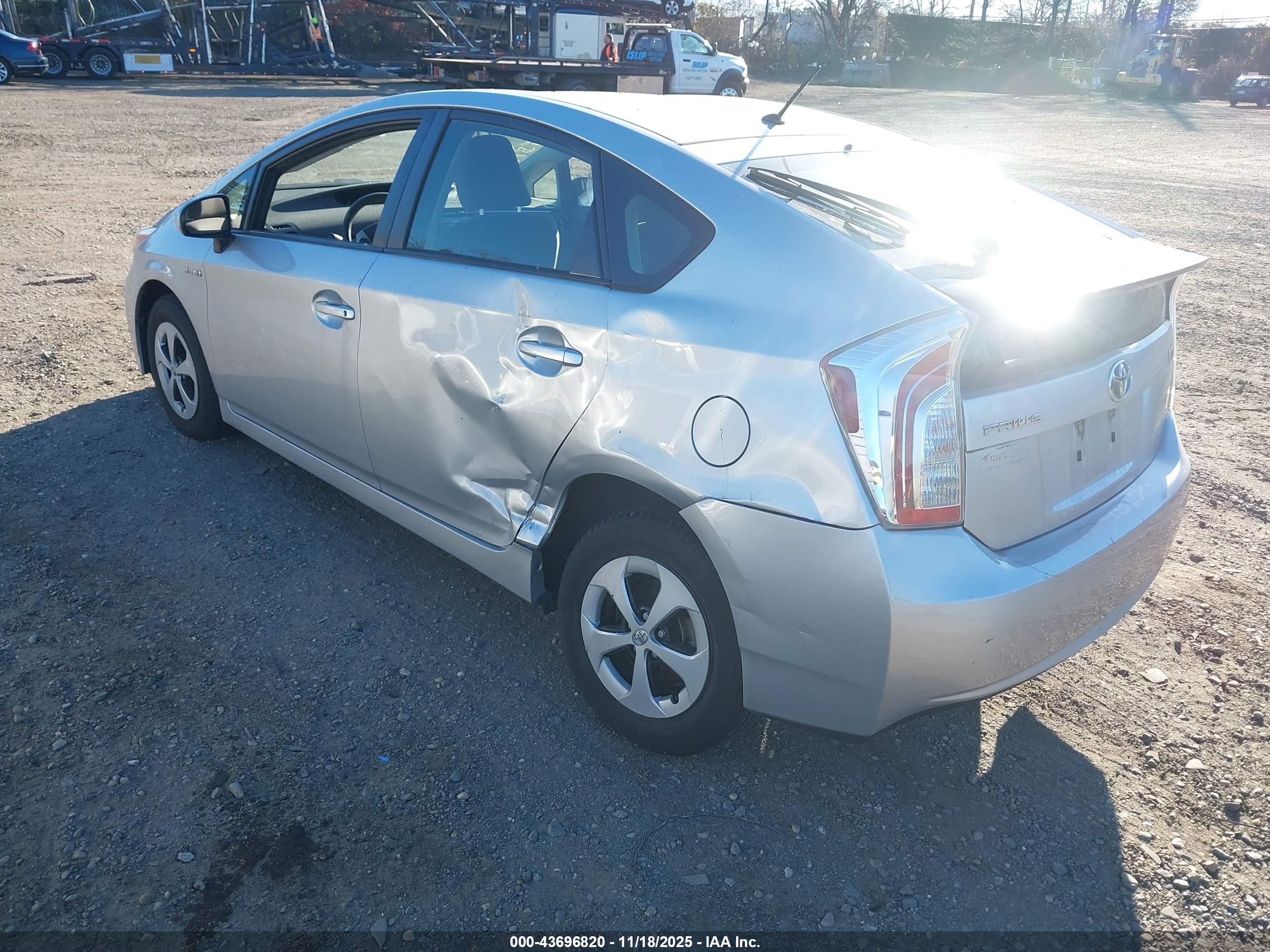 TOYOTA PRIUS image 3