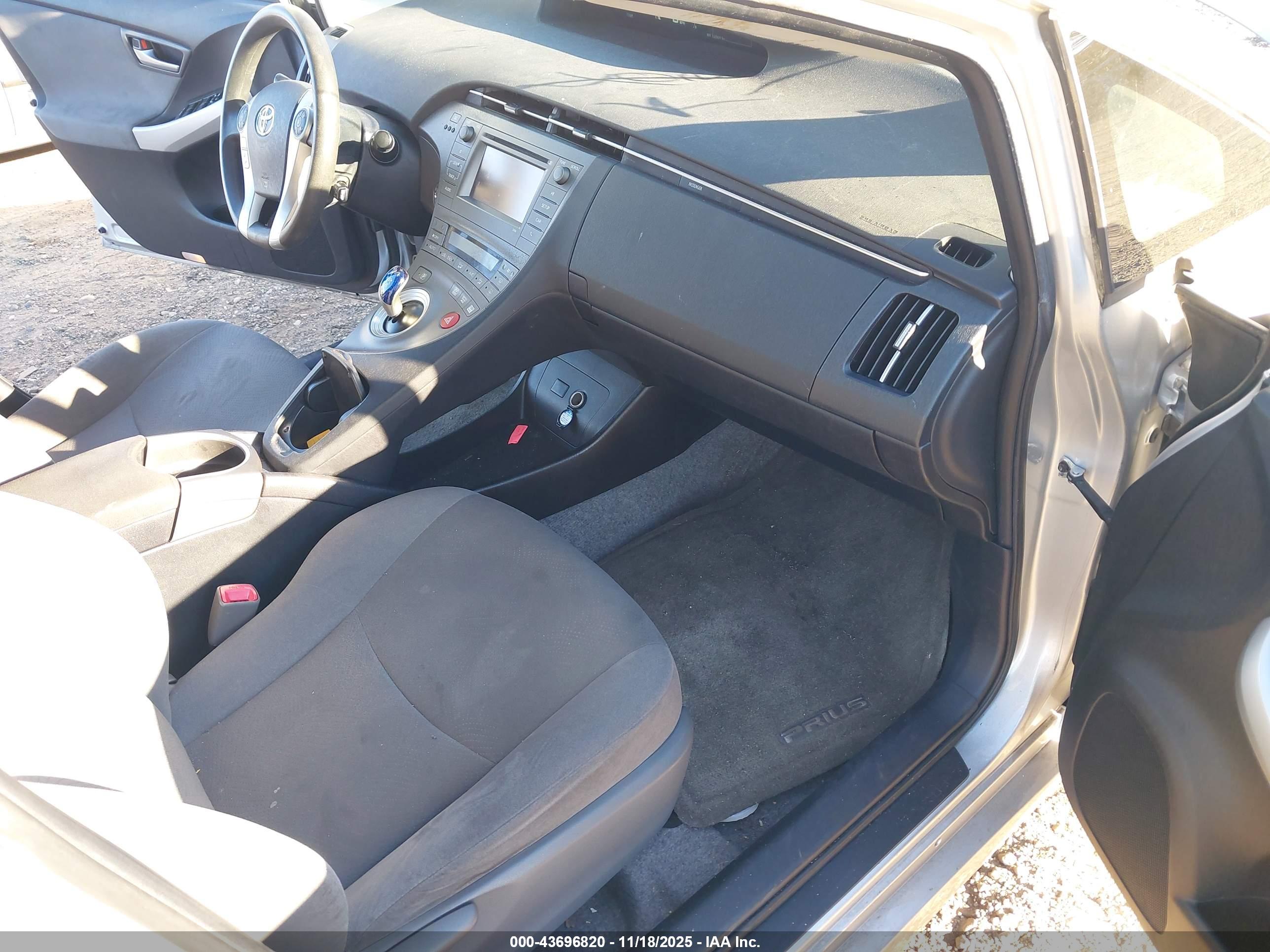 TOYOTA PRIUS image 5