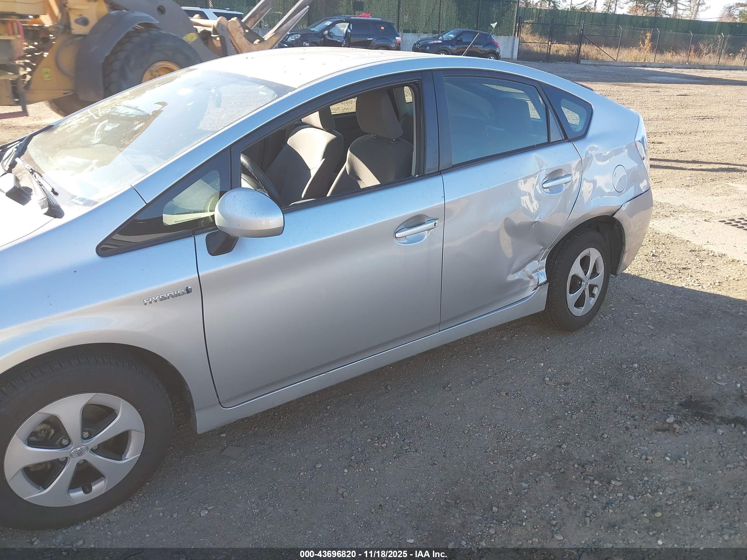 TOYOTA PRIUS image 6