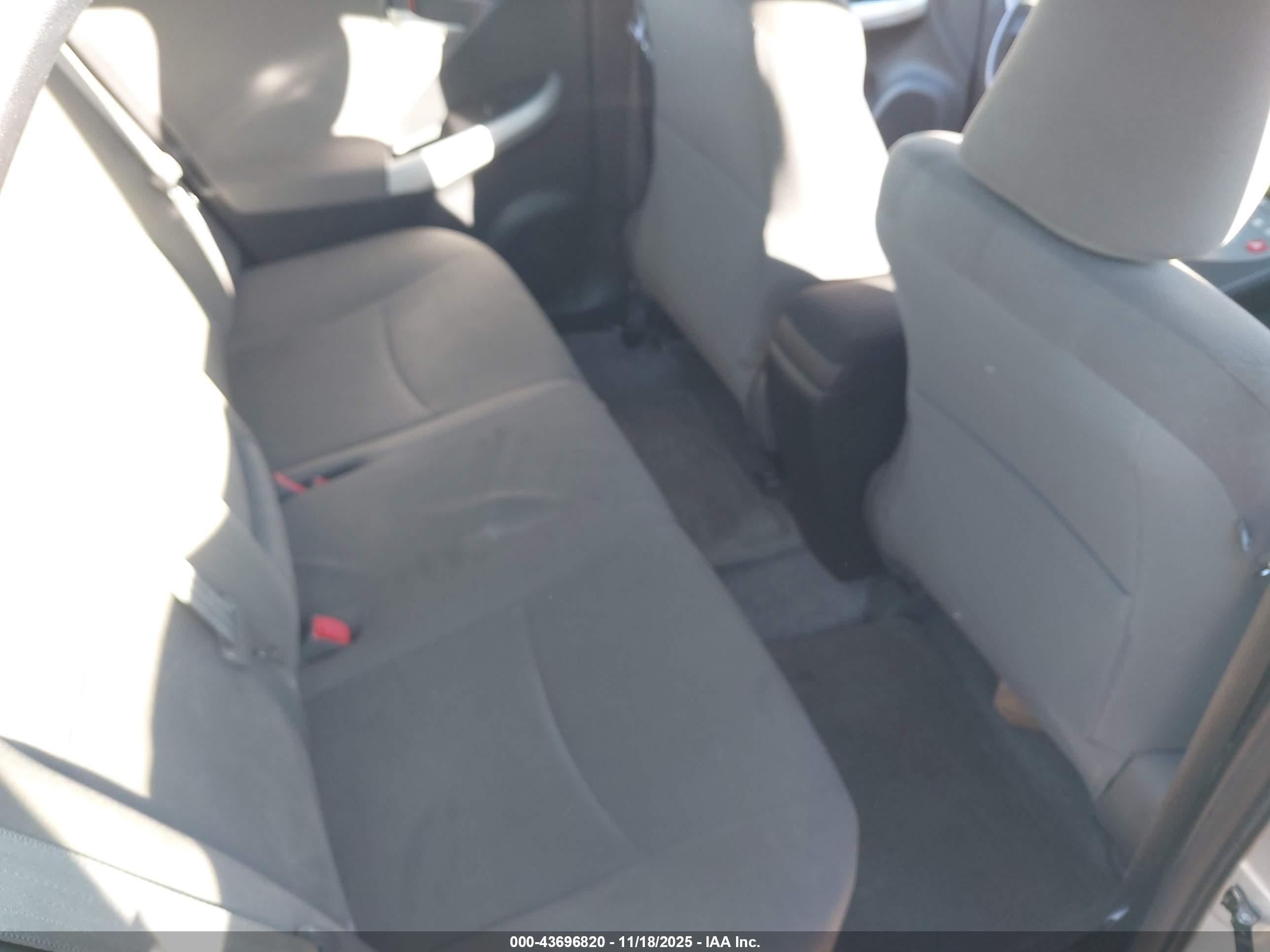 TOYOTA PRIUS image 8