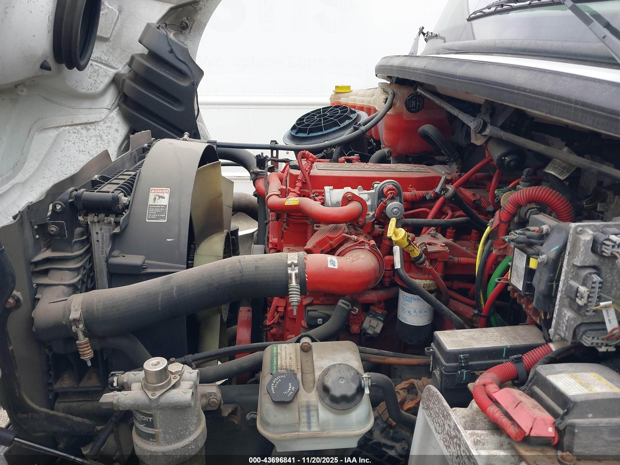 FREIGHTLINER M2 image 10