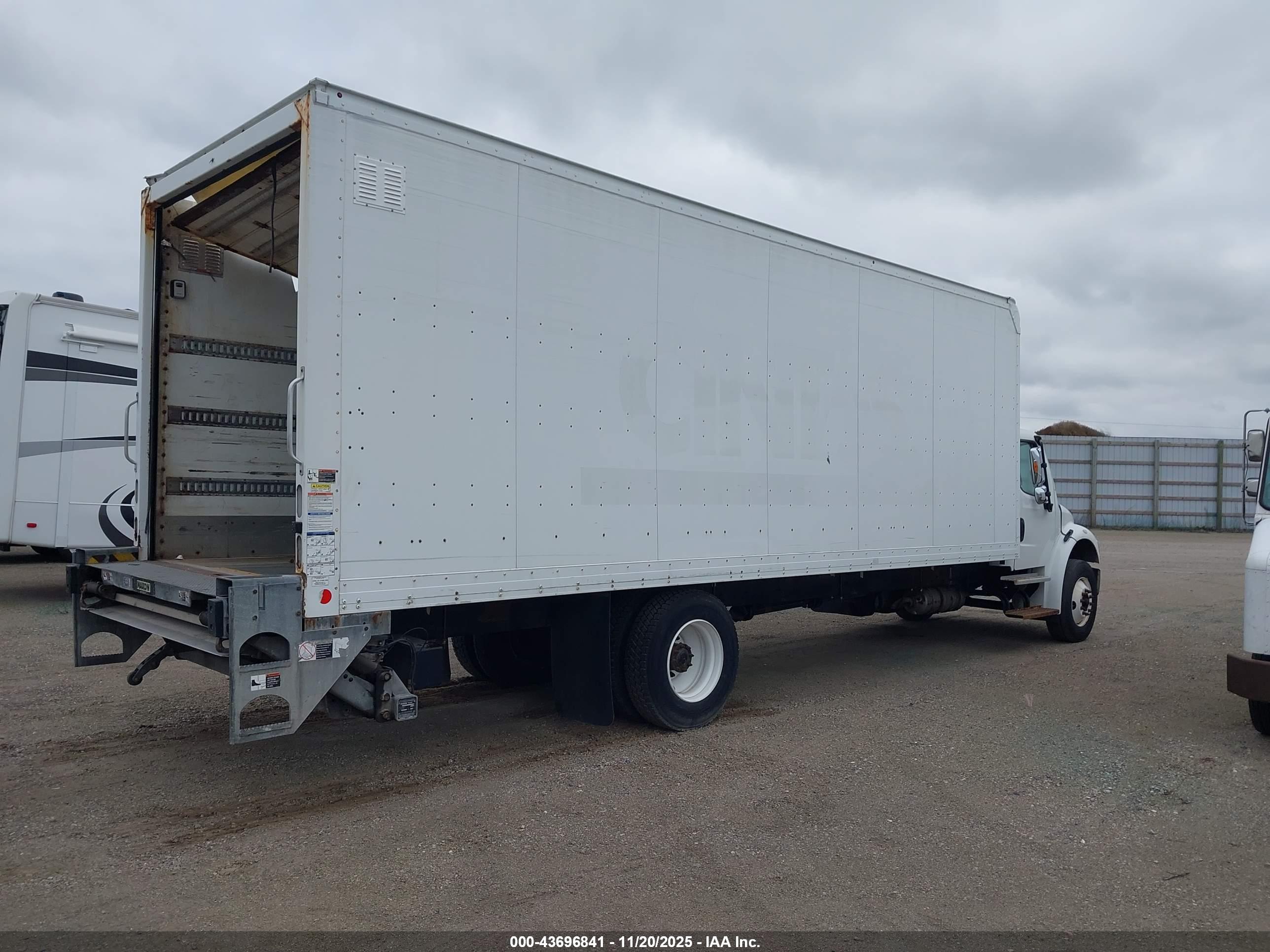 FREIGHTLINER M2 image 4