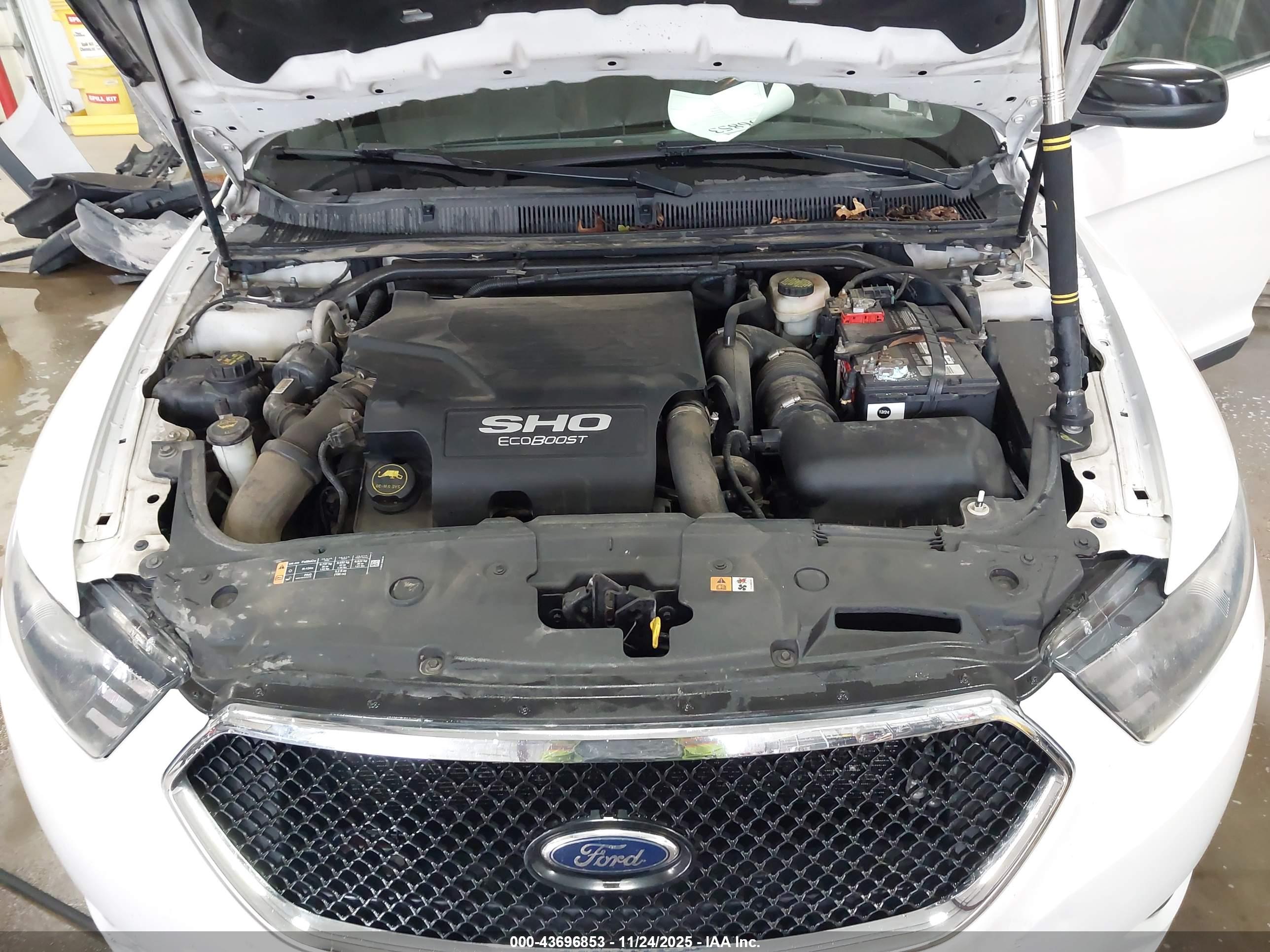 FORD TAURUS image 10