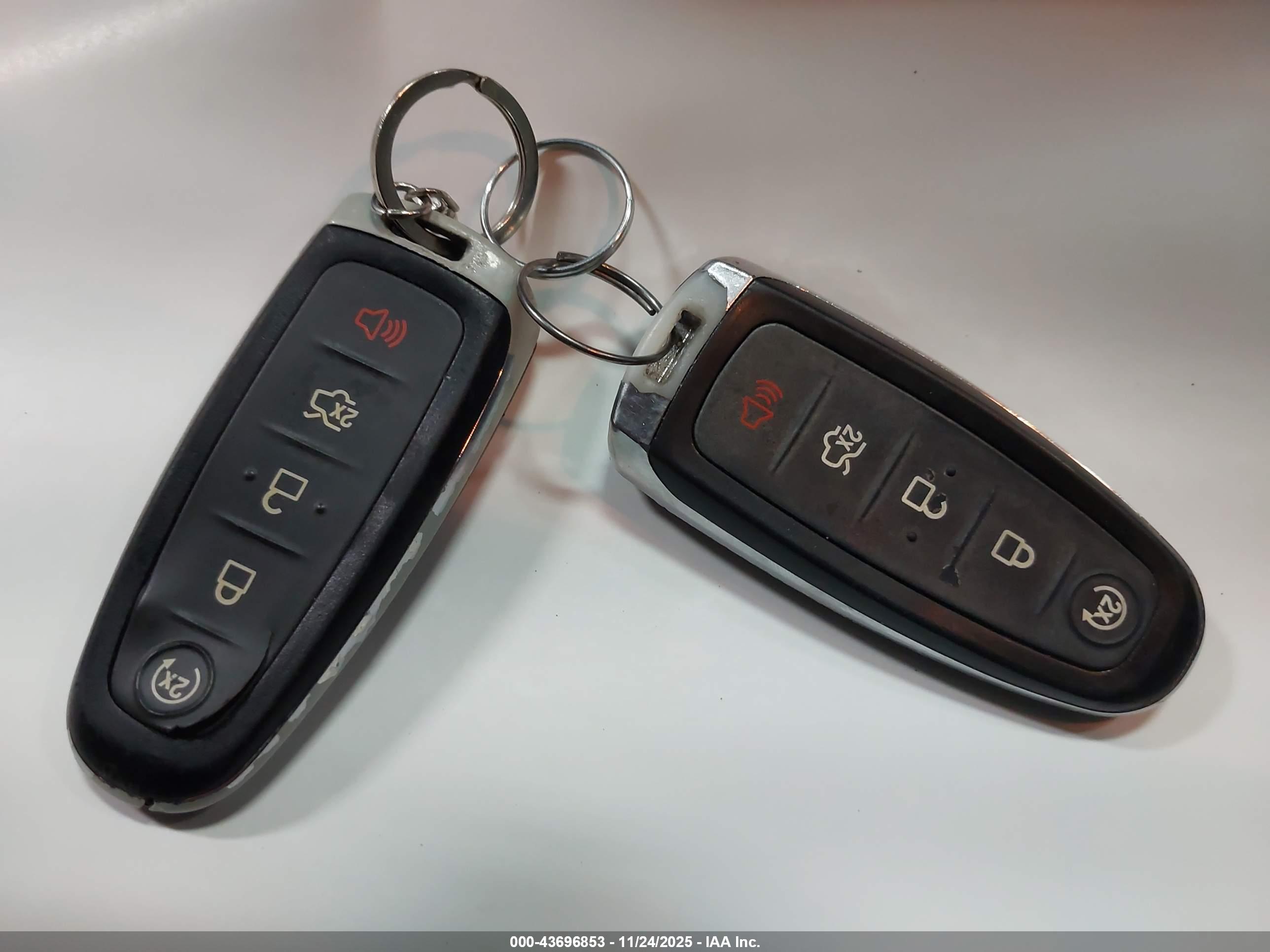 FORD TAURUS image 11
