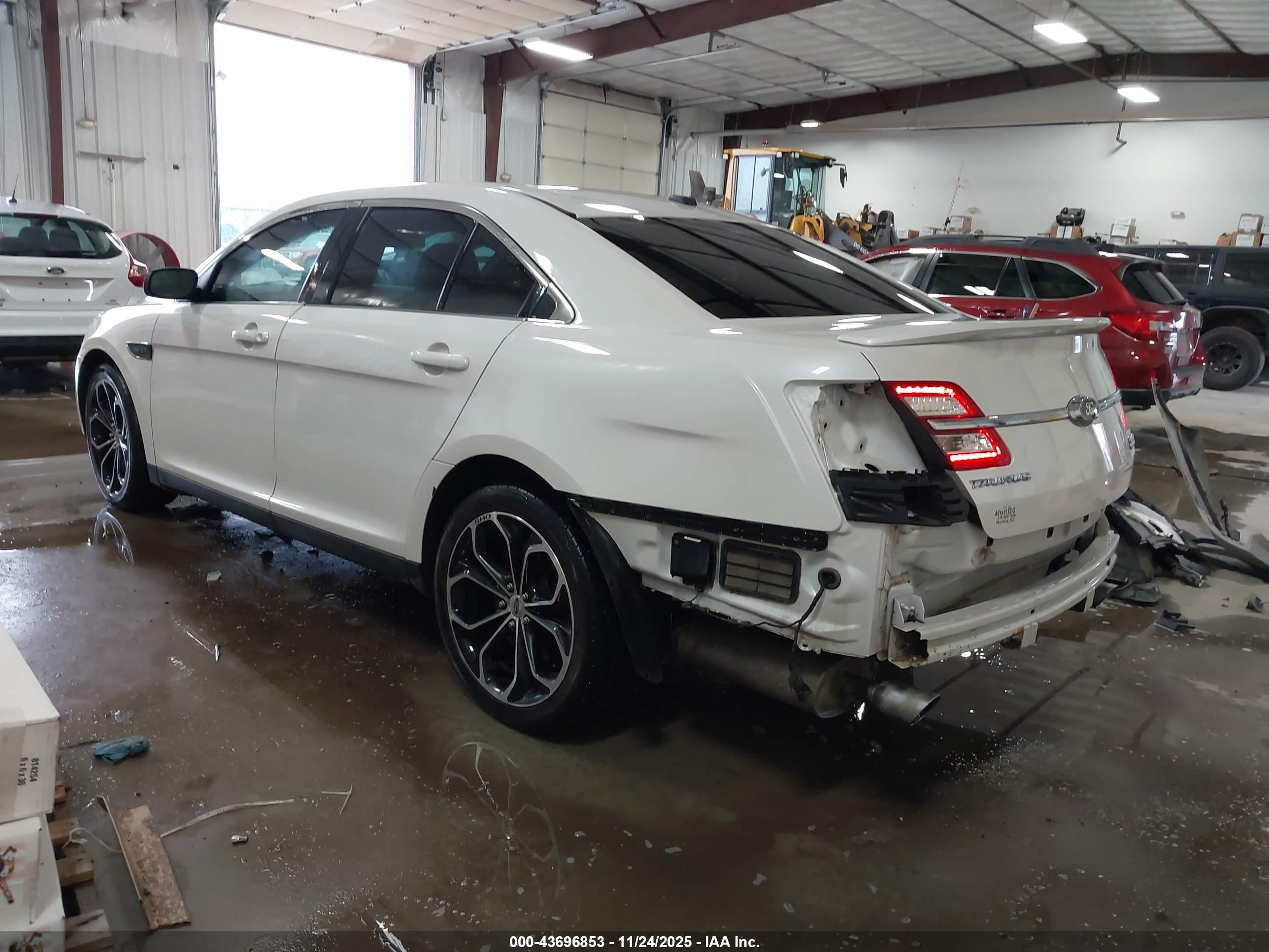 FORD TAURUS image 3