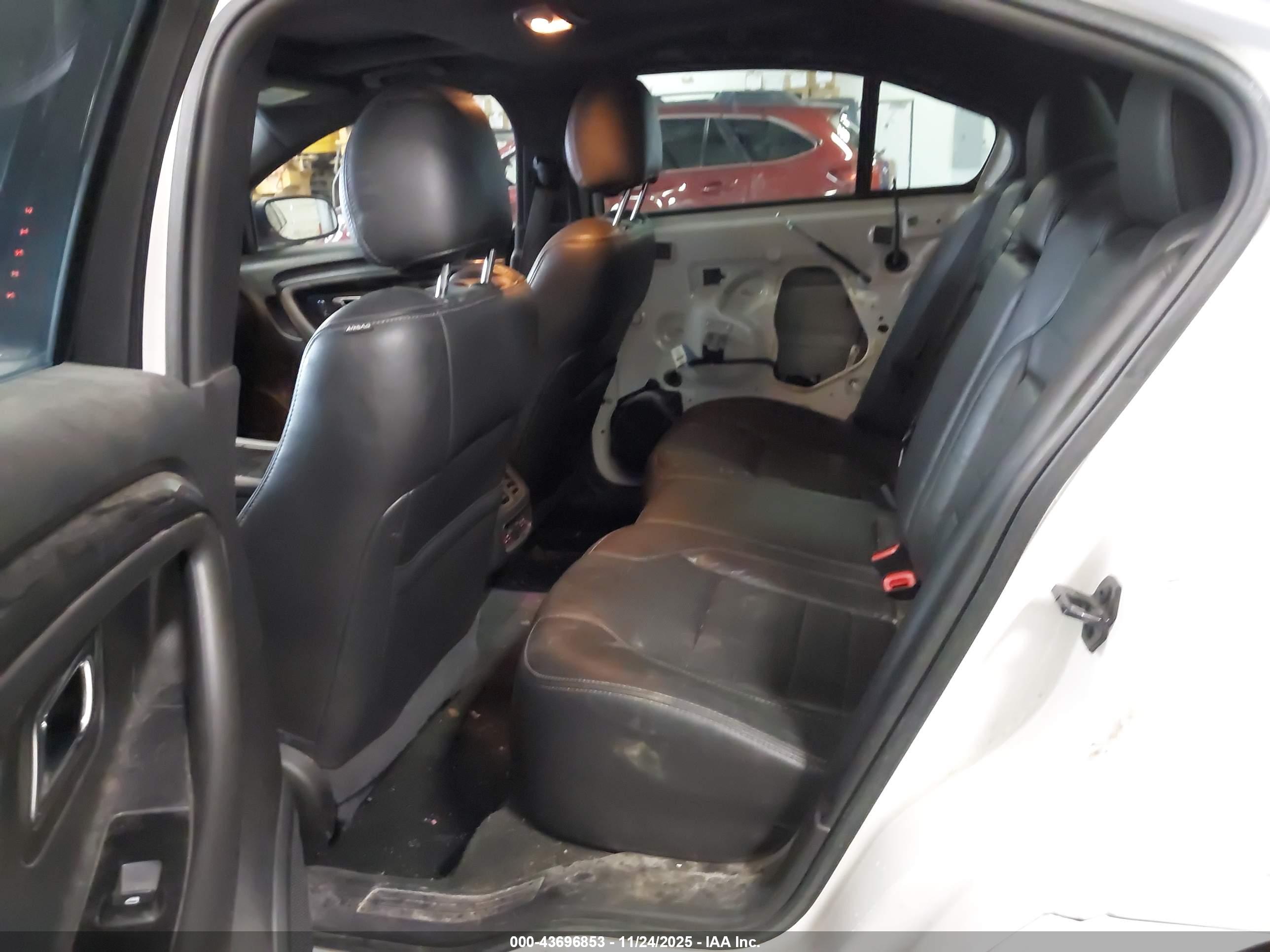 FORD TAURUS image 8