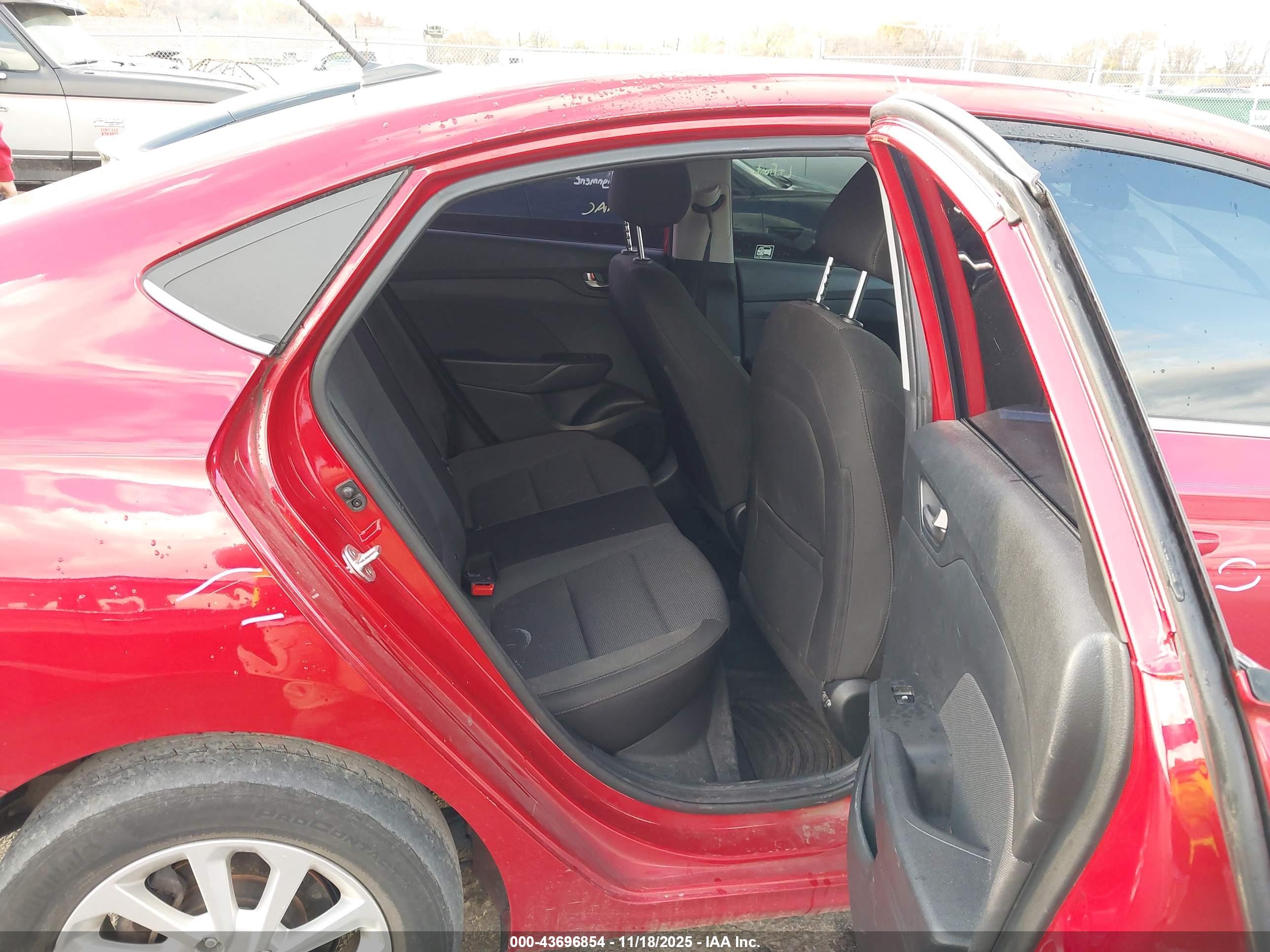 HYUNDAI ACCENT image 8