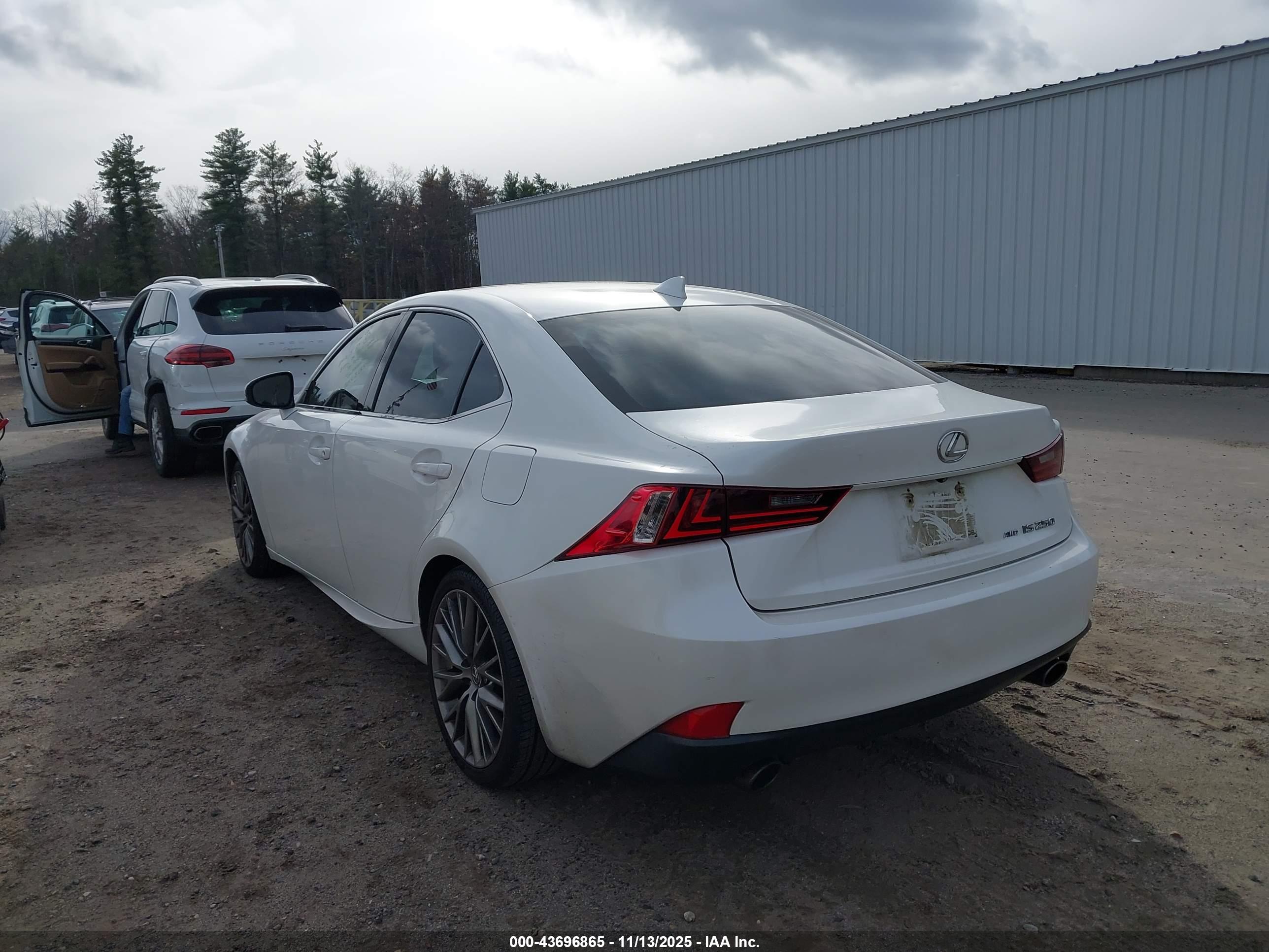LEXUS IS image 3