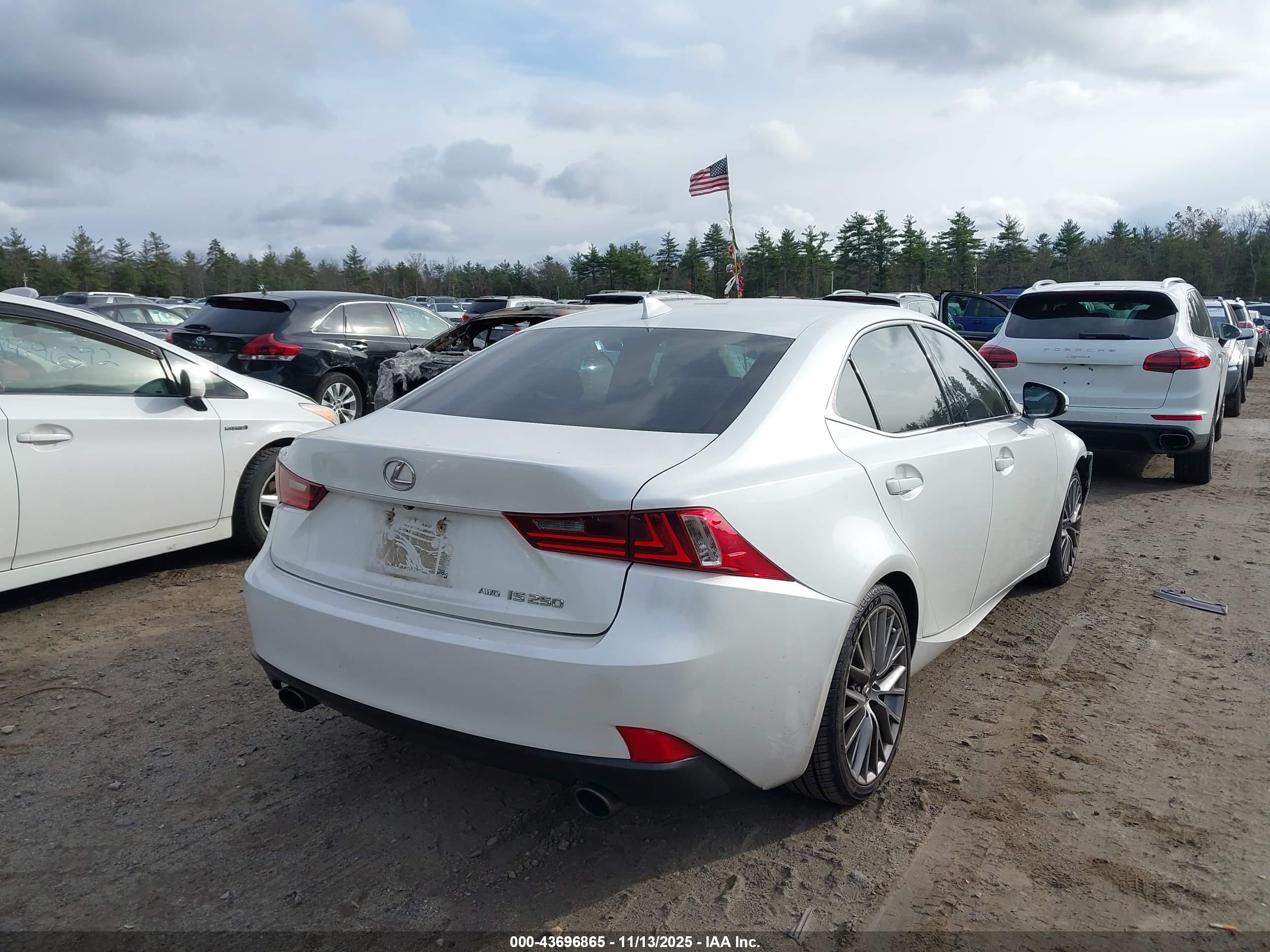 LEXUS IS image 4