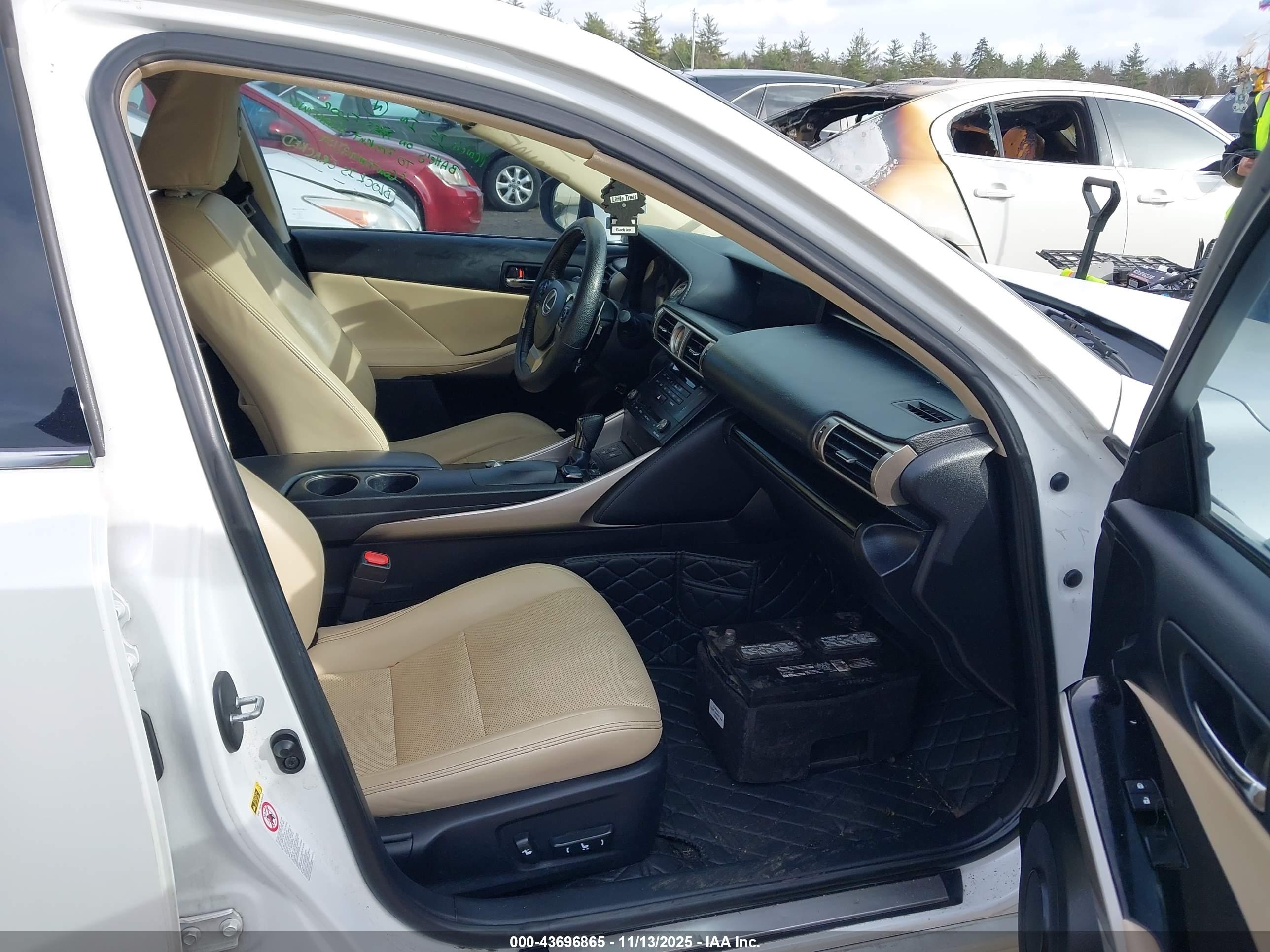 LEXUS IS image 5