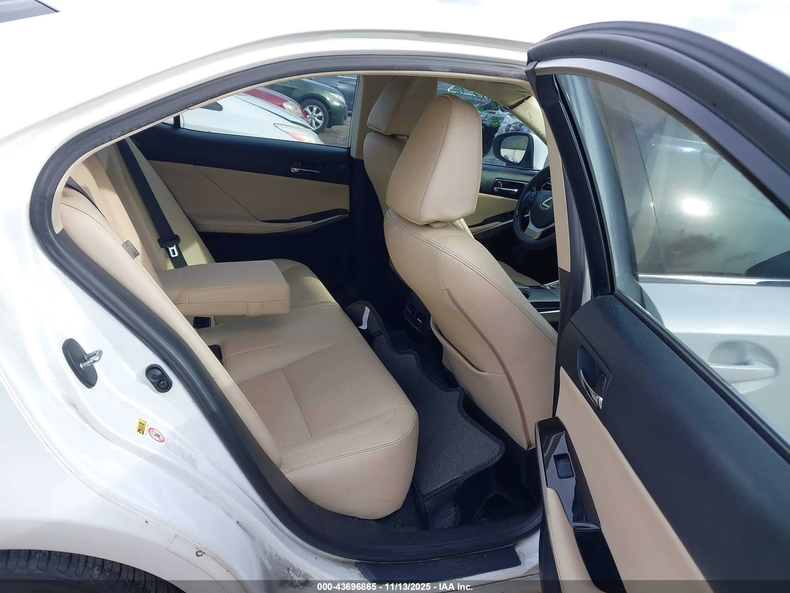 LEXUS IS image 8