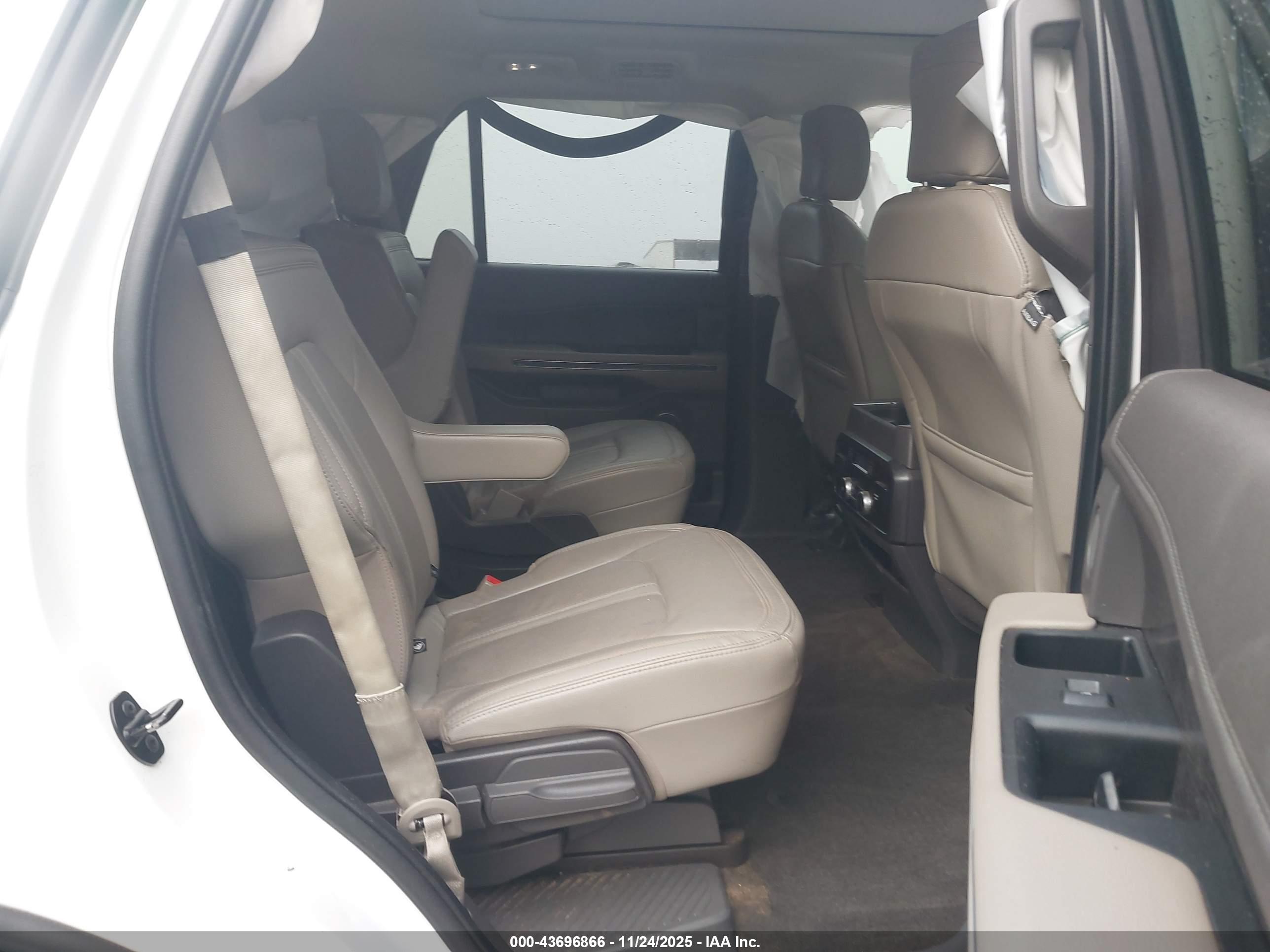 FORD EXPEDITION image 8