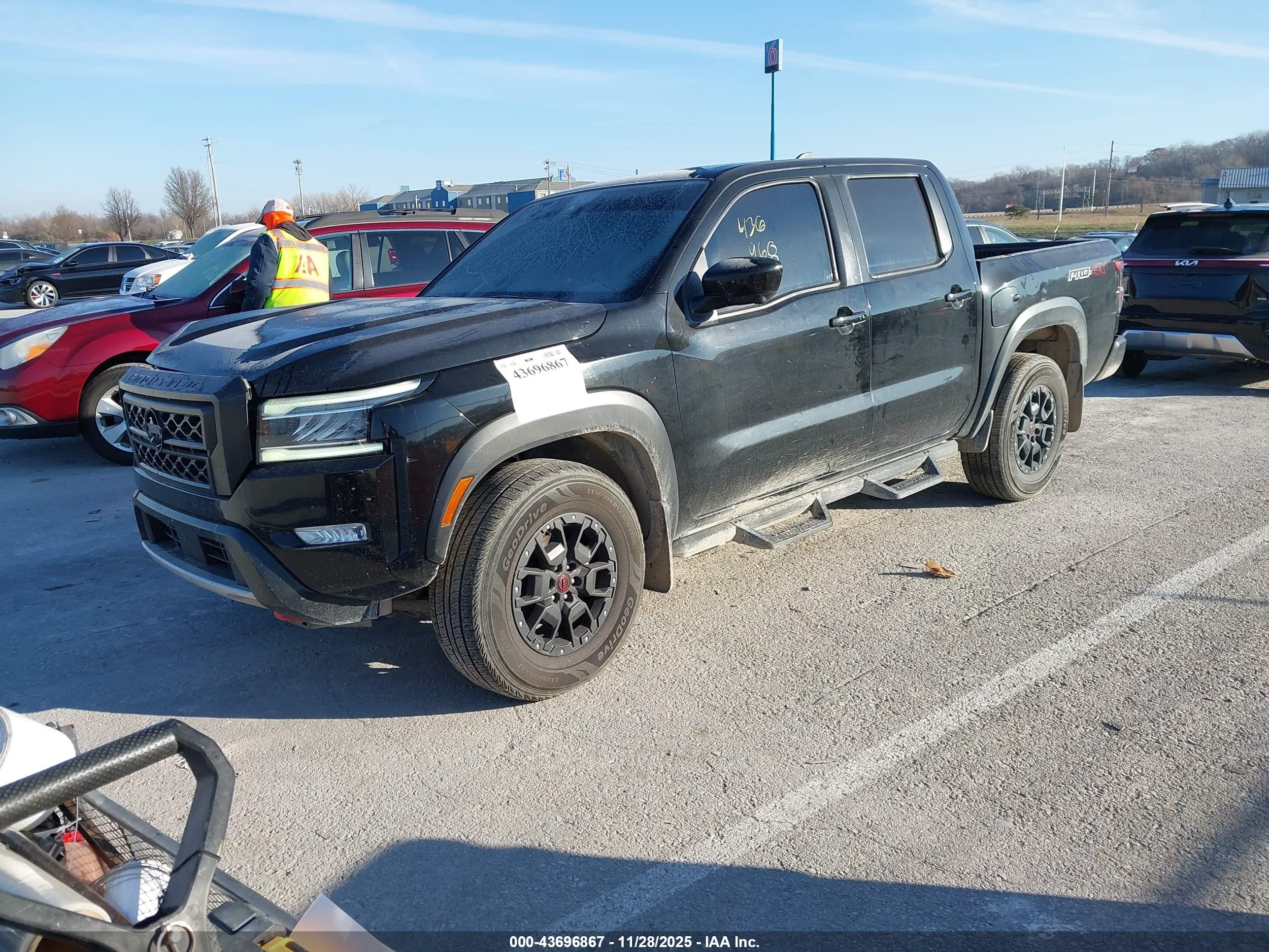 NISSAN FRONTIER image 2