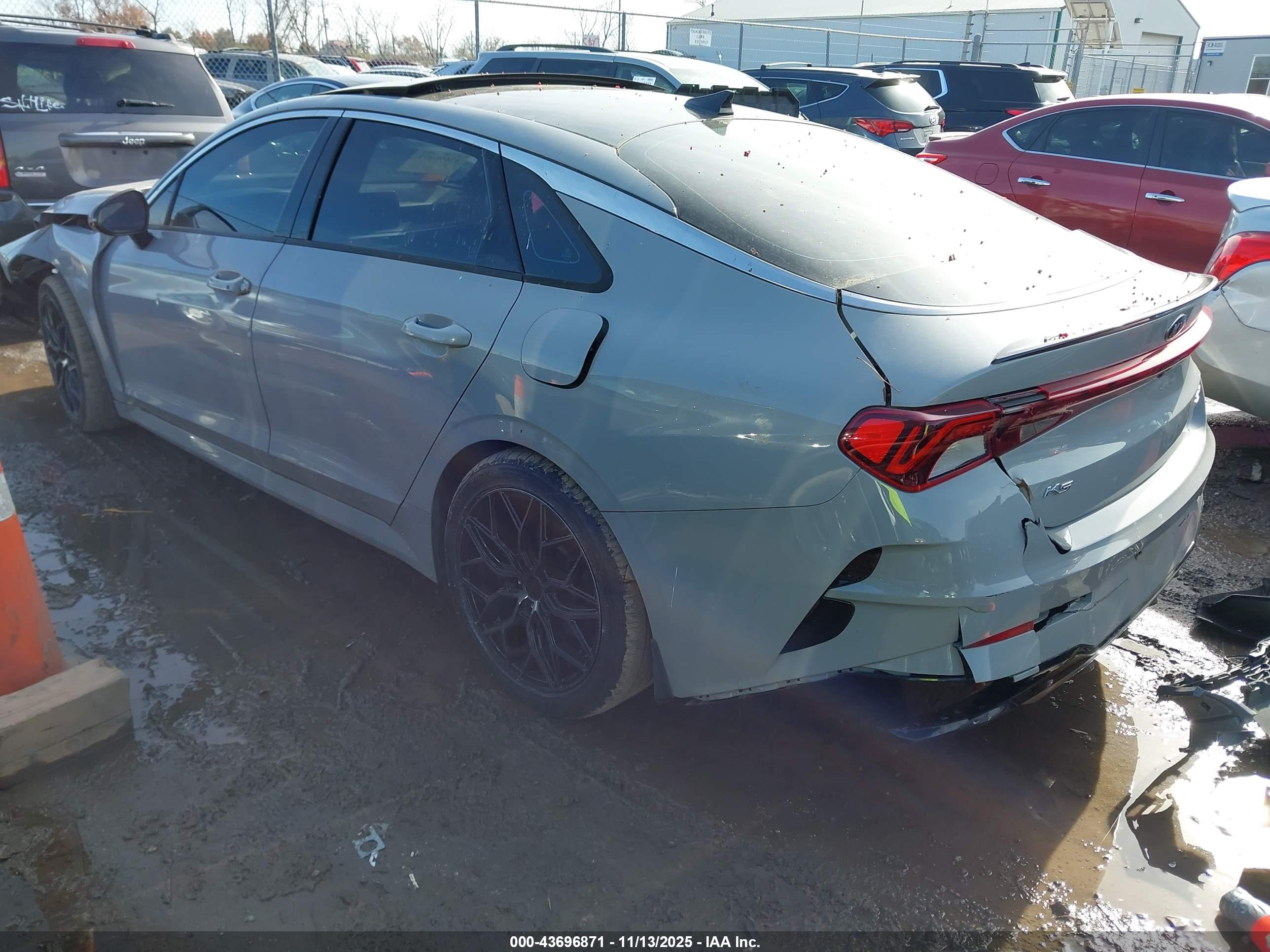 KIA K5 image 3