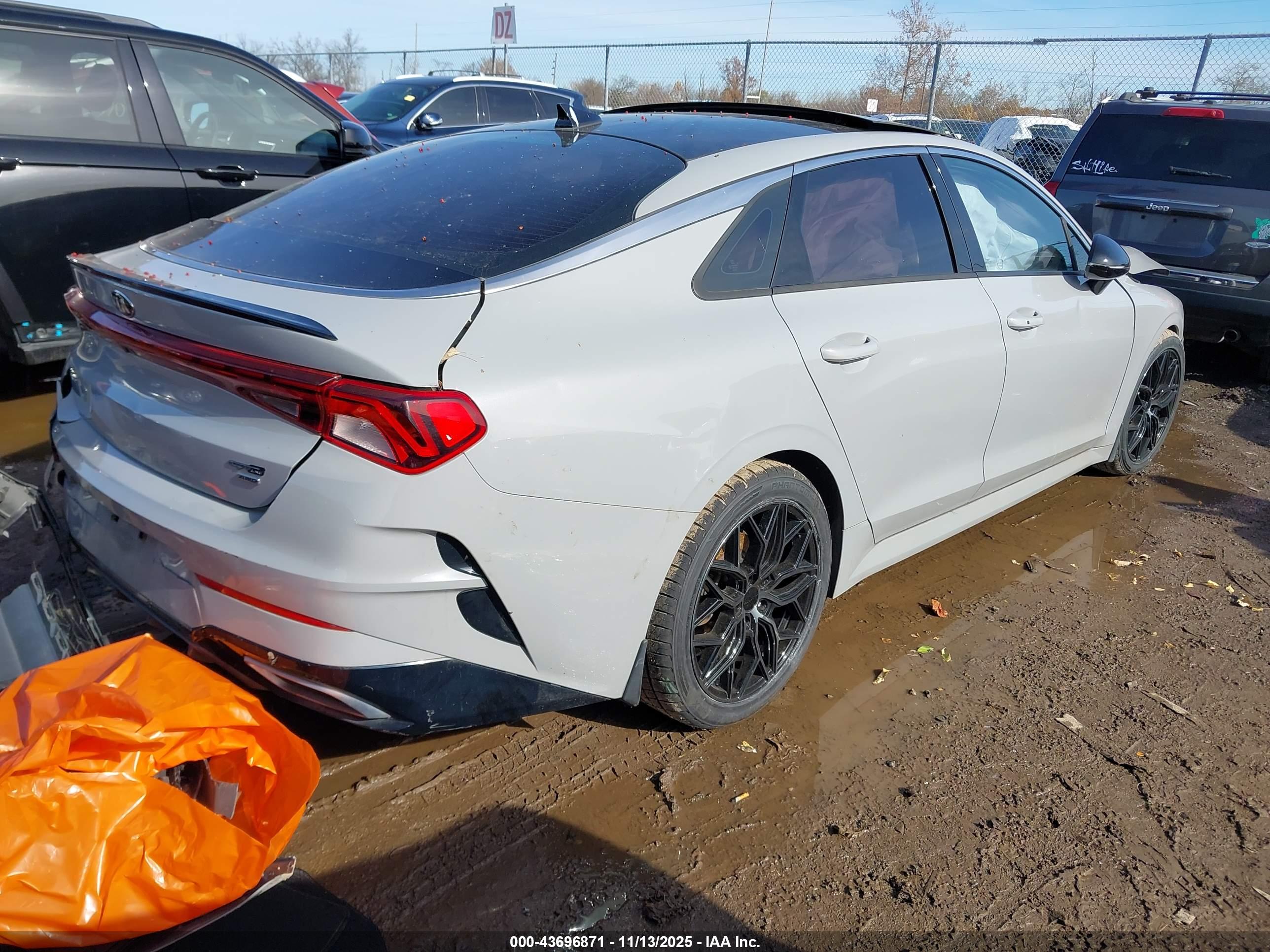 KIA K5 image 4