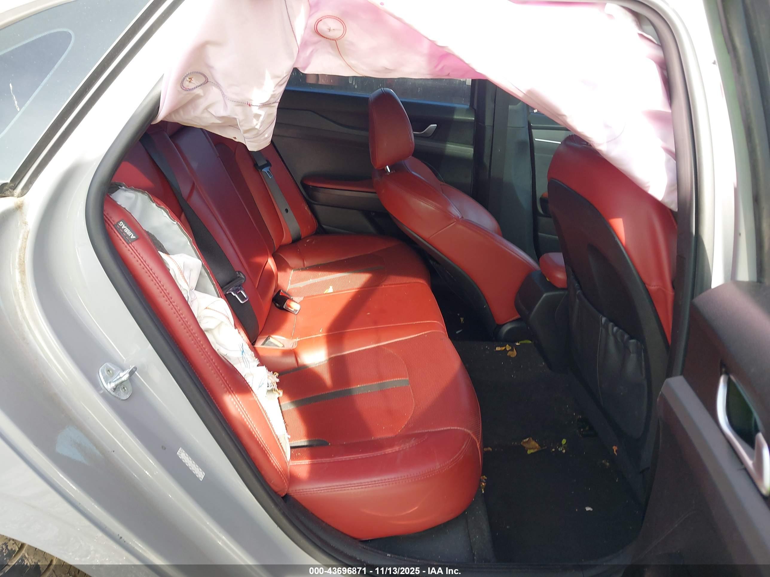 KIA K5 image 8