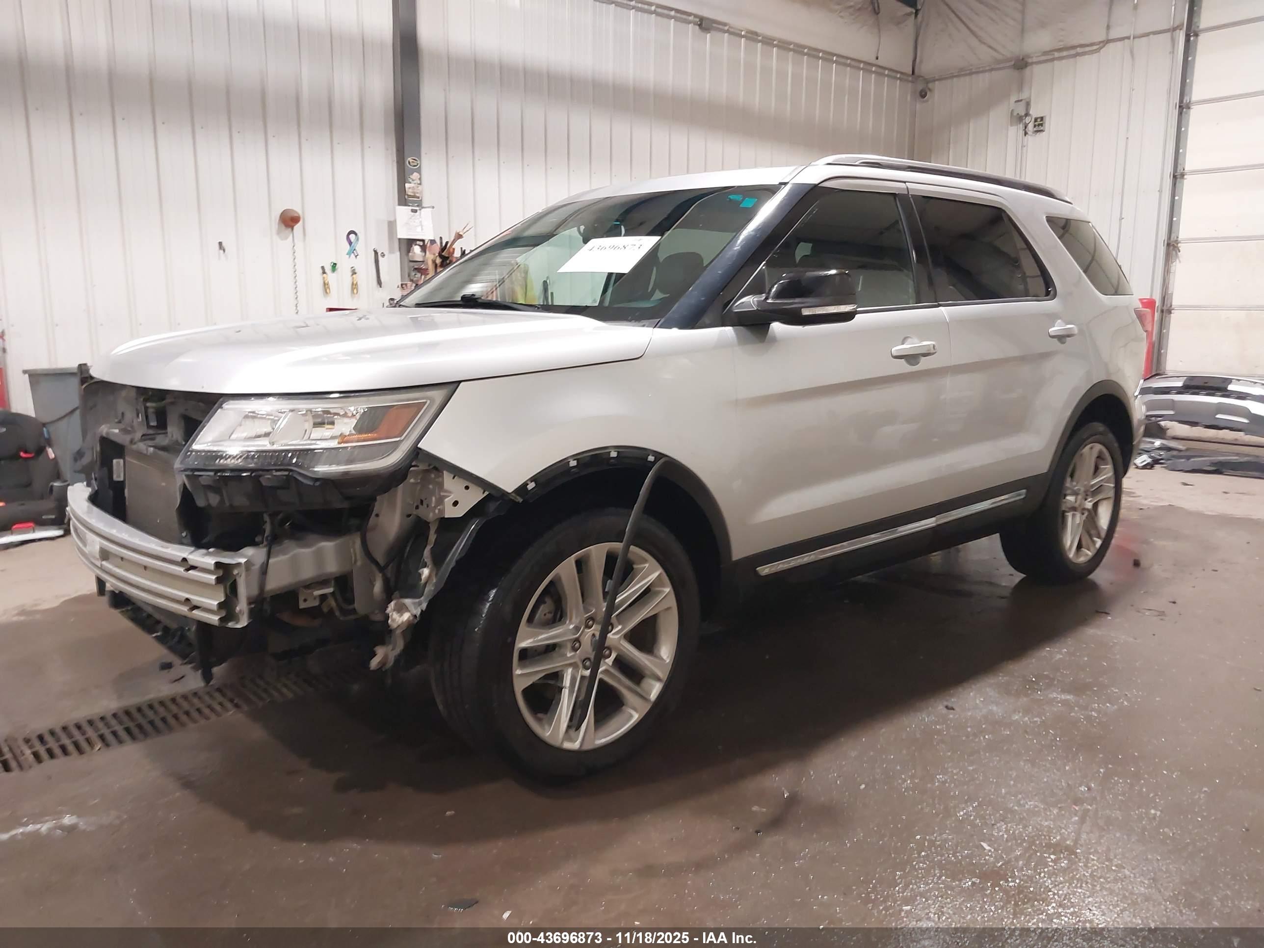 FORD EXPLORER image 2