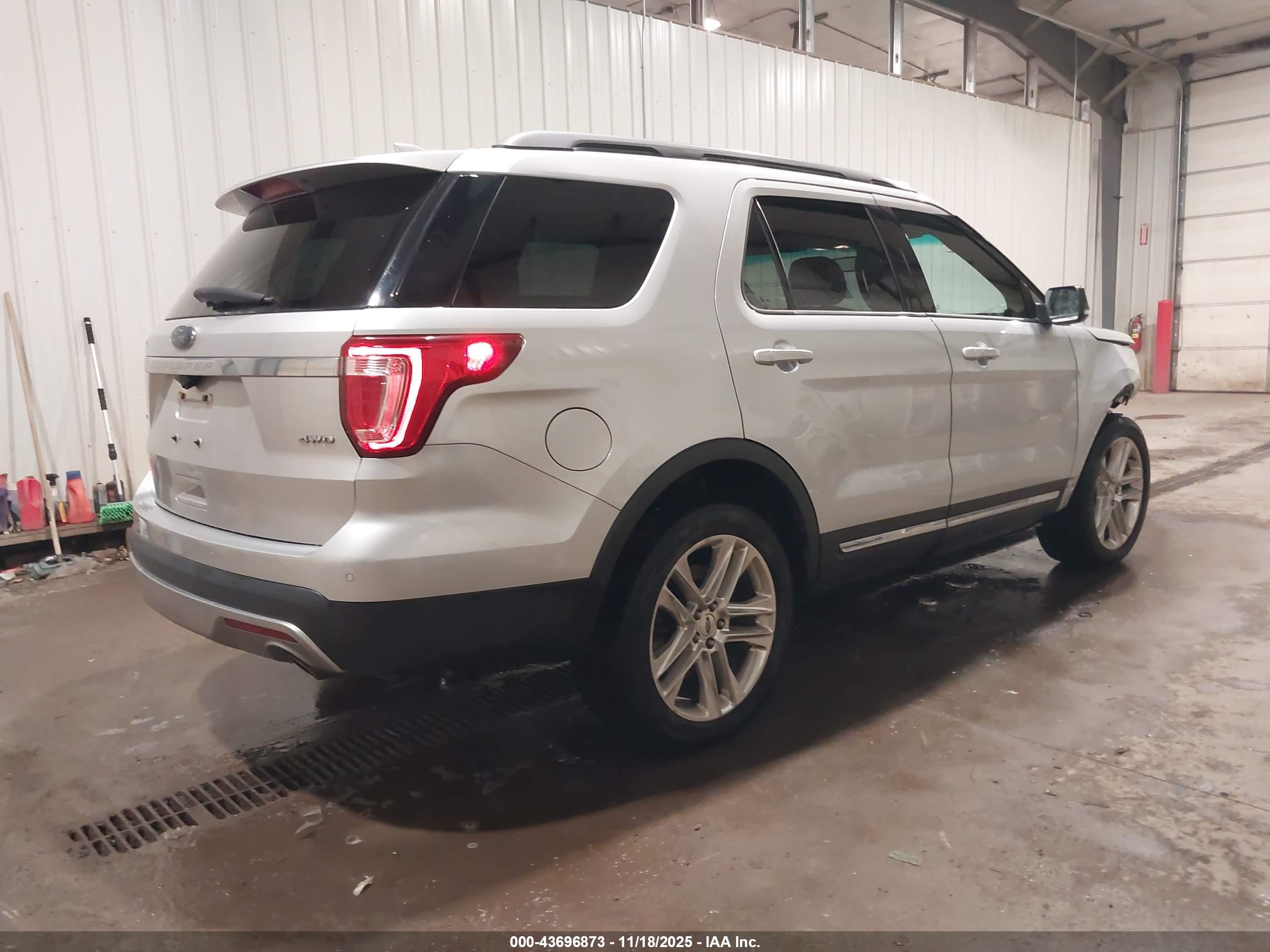 FORD EXPLORER image 4