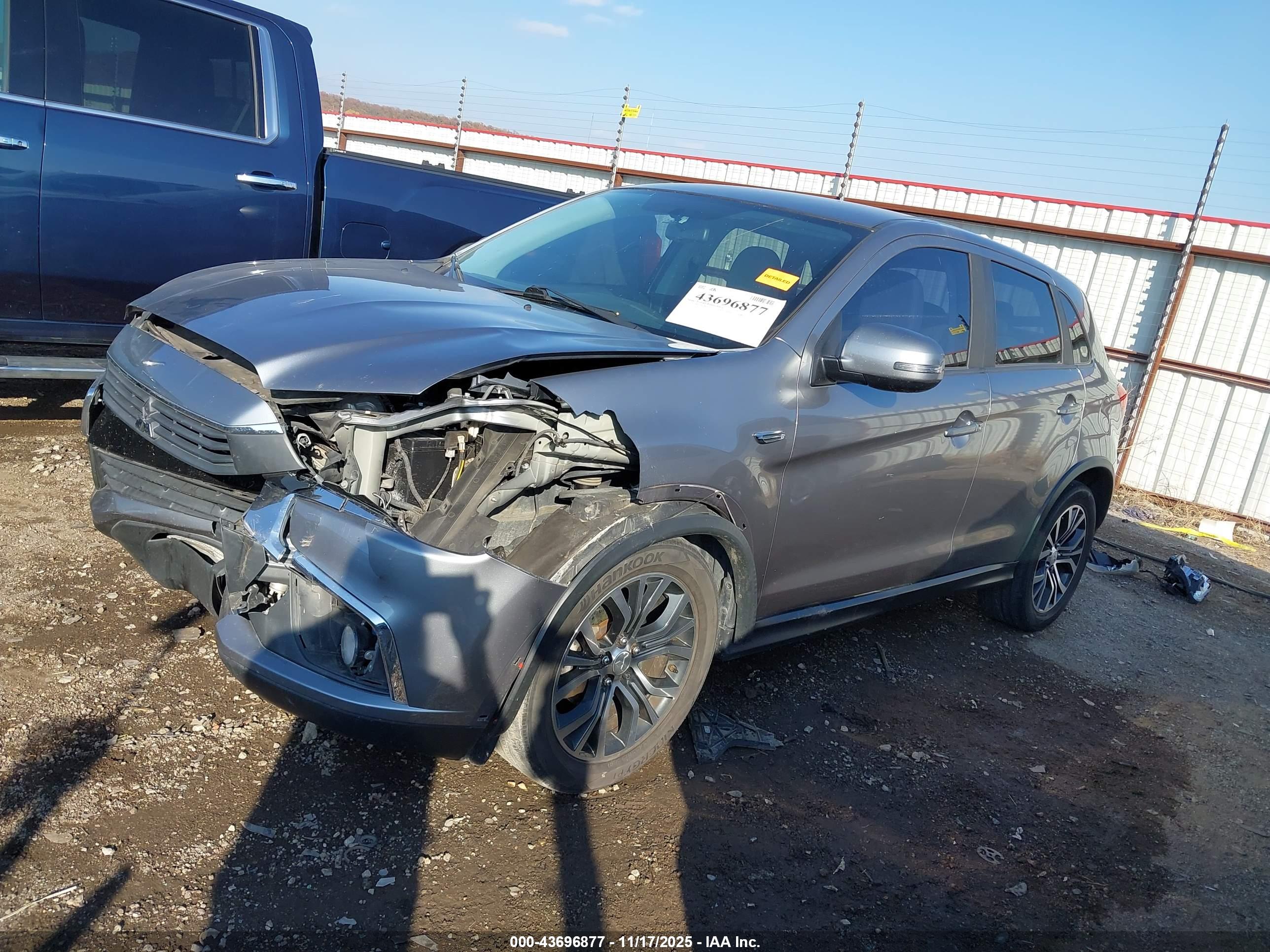 MITSUBISHI OUTLANDER image 2
