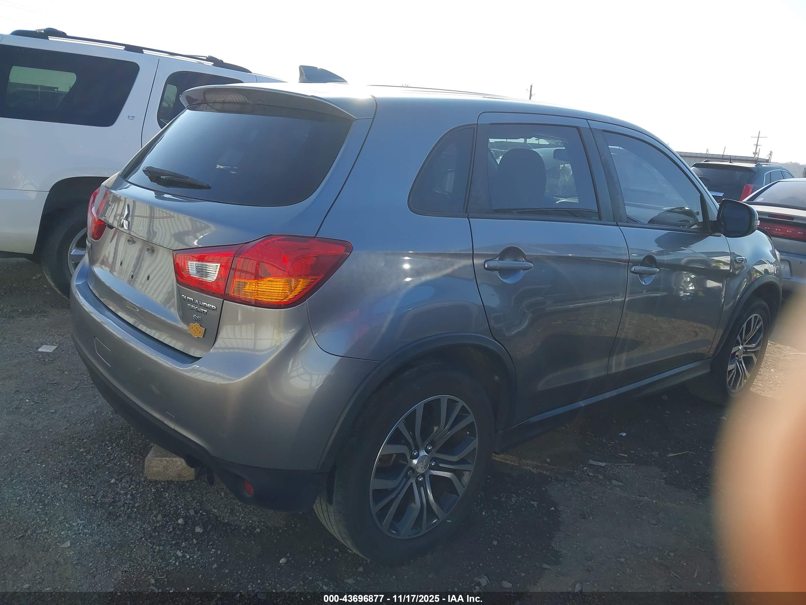 MITSUBISHI OUTLANDER image 4