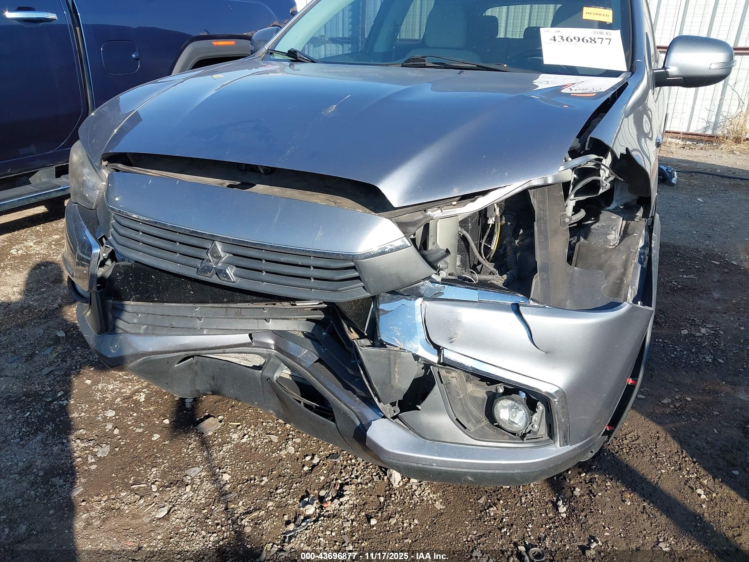 MITSUBISHI OUTLANDER image 6