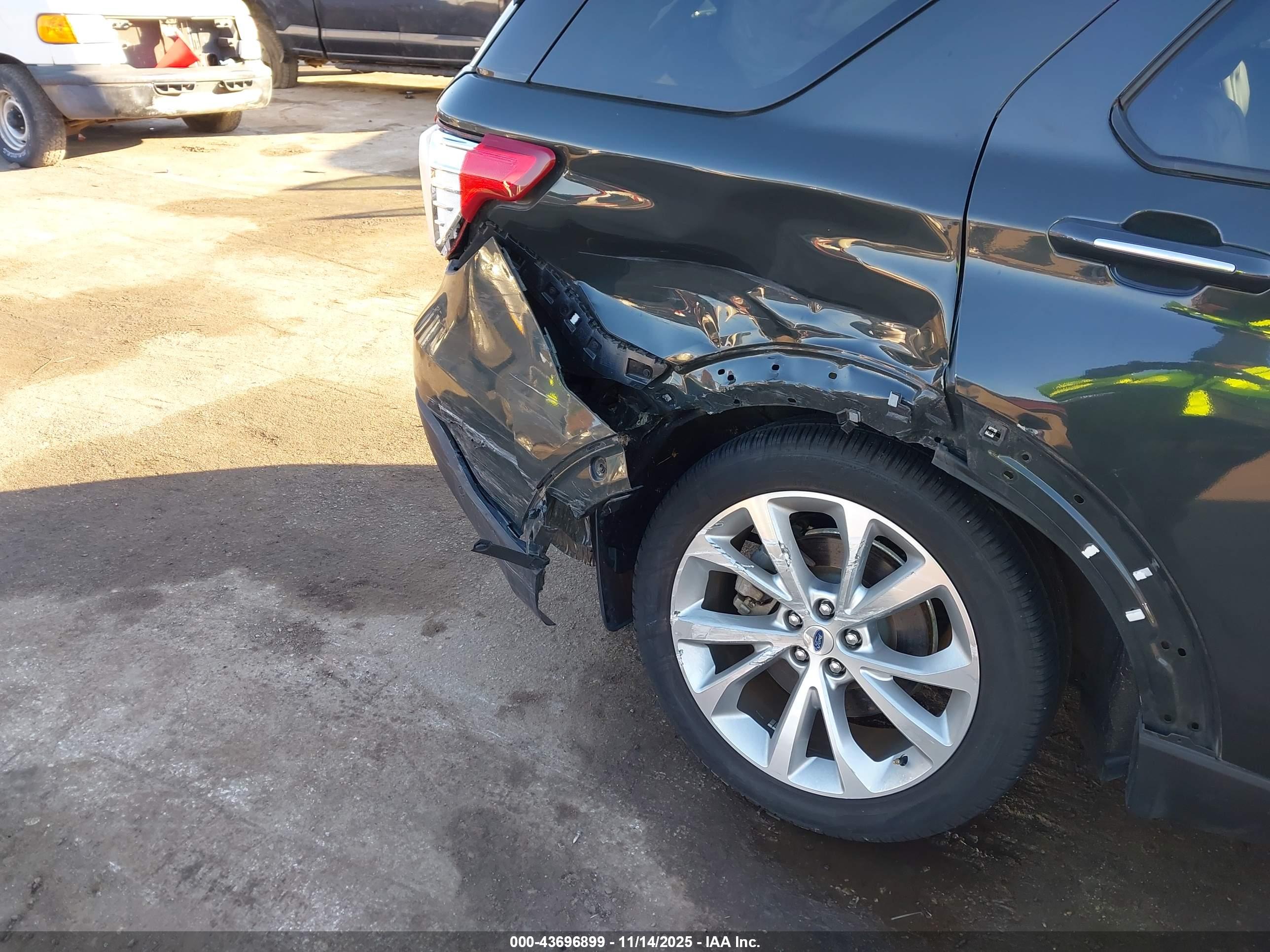 FORD EXPLORER image 6