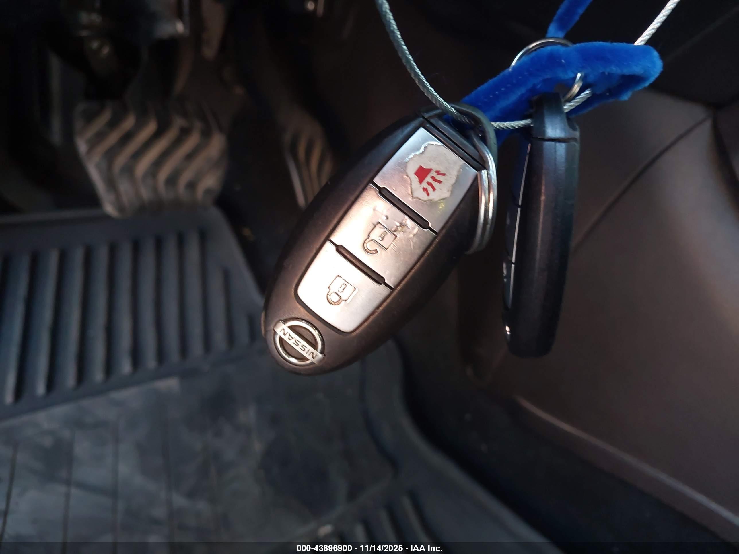NISSAN ROGUE image 11