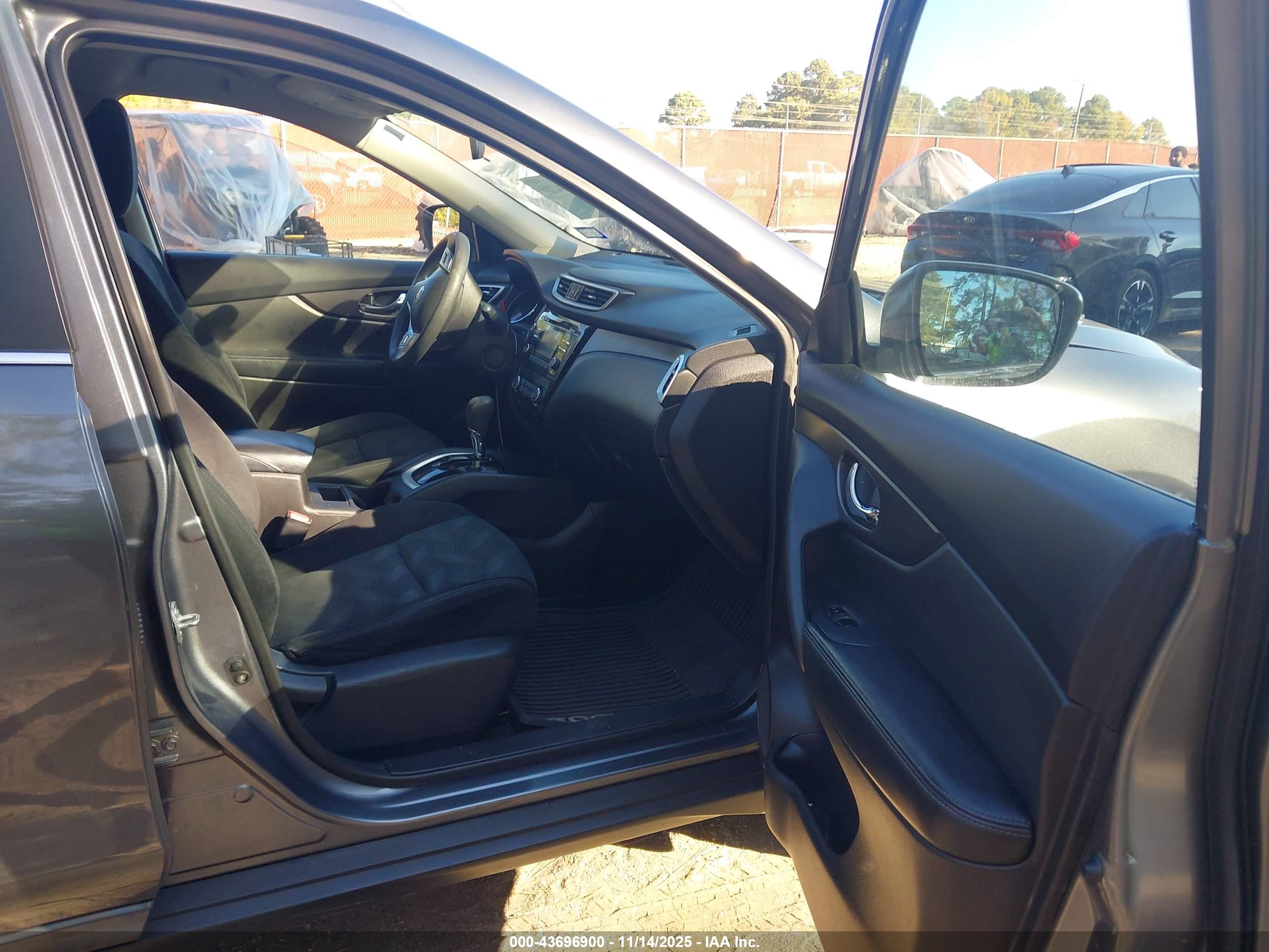 NISSAN ROGUE image 5