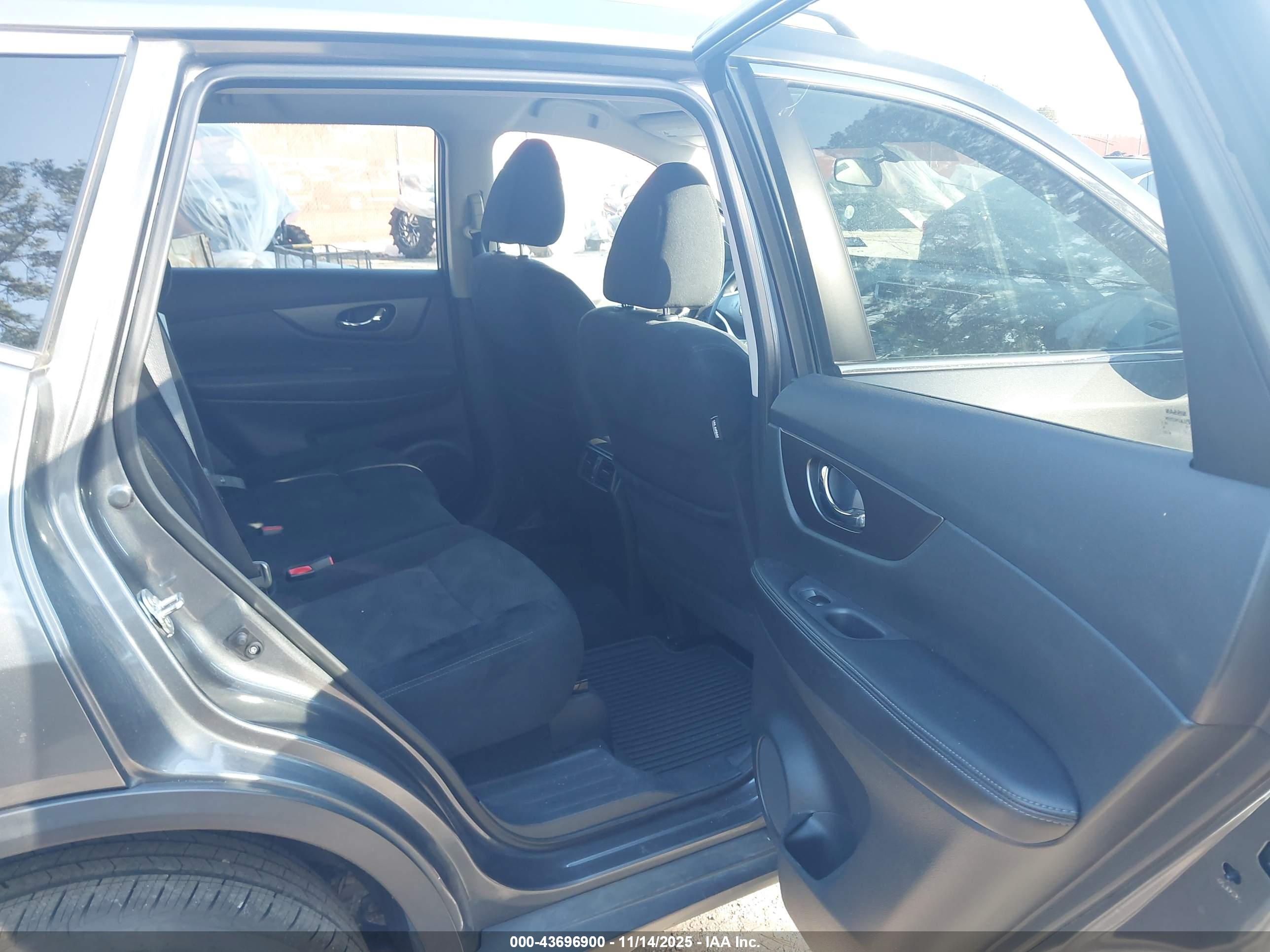 NISSAN ROGUE image 8
