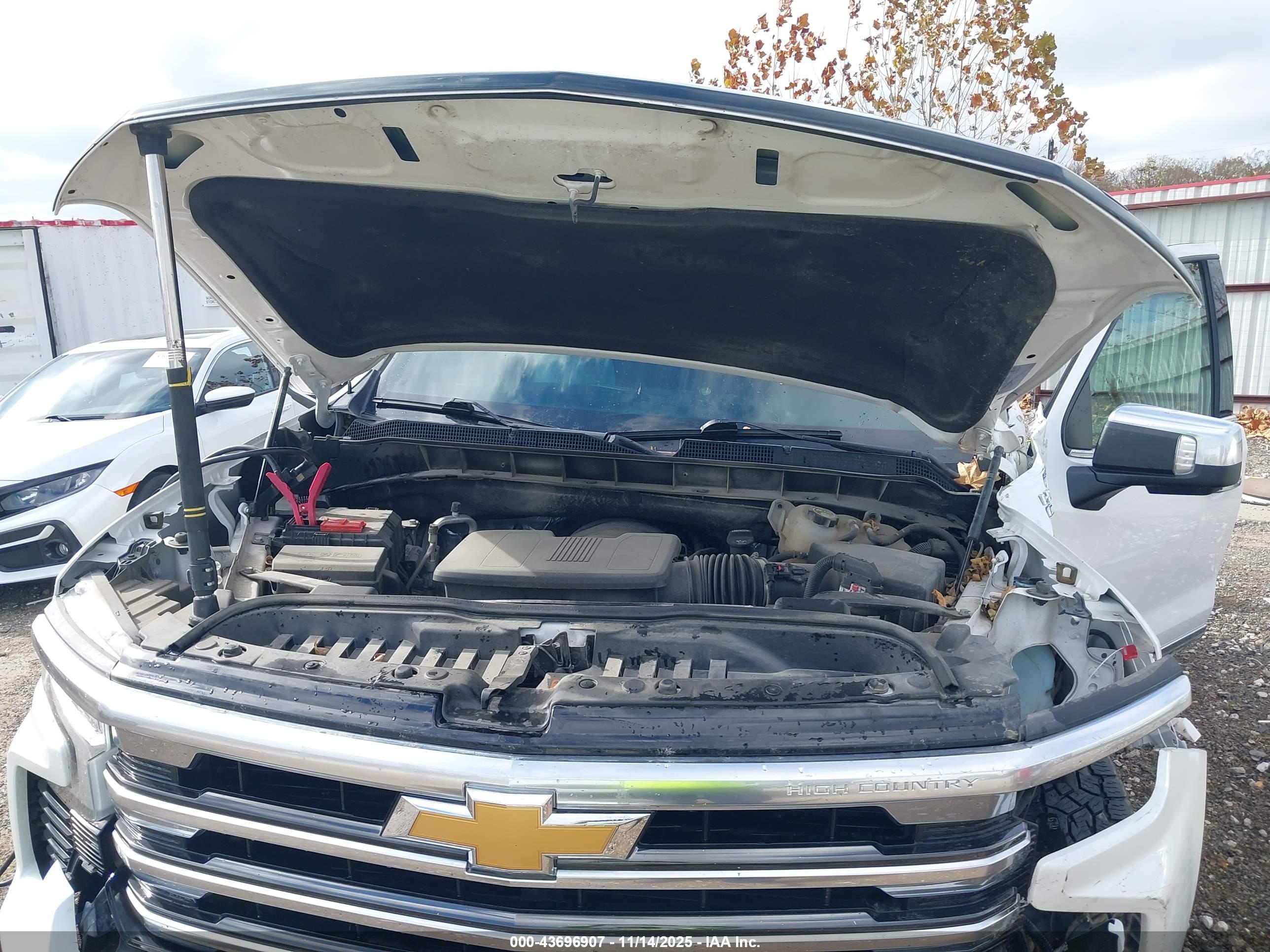 CHEVROLET SILVERADO image 10