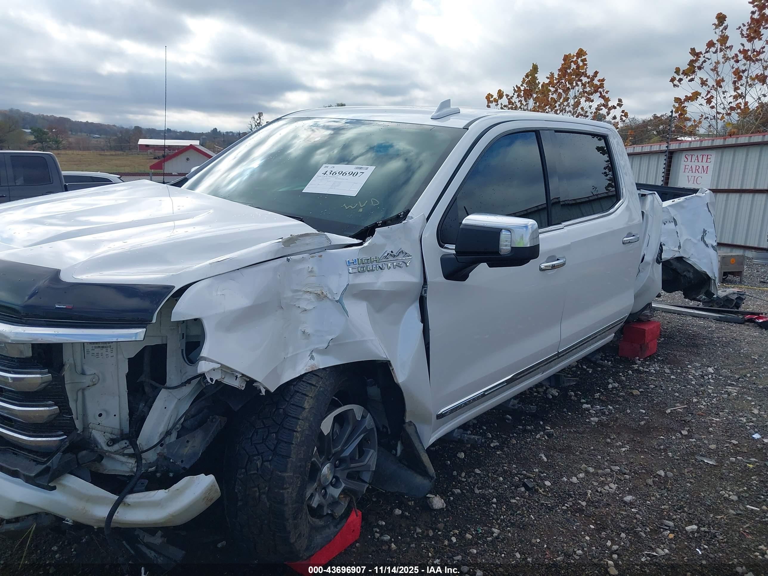 CHEVROLET SILVERADO image 6