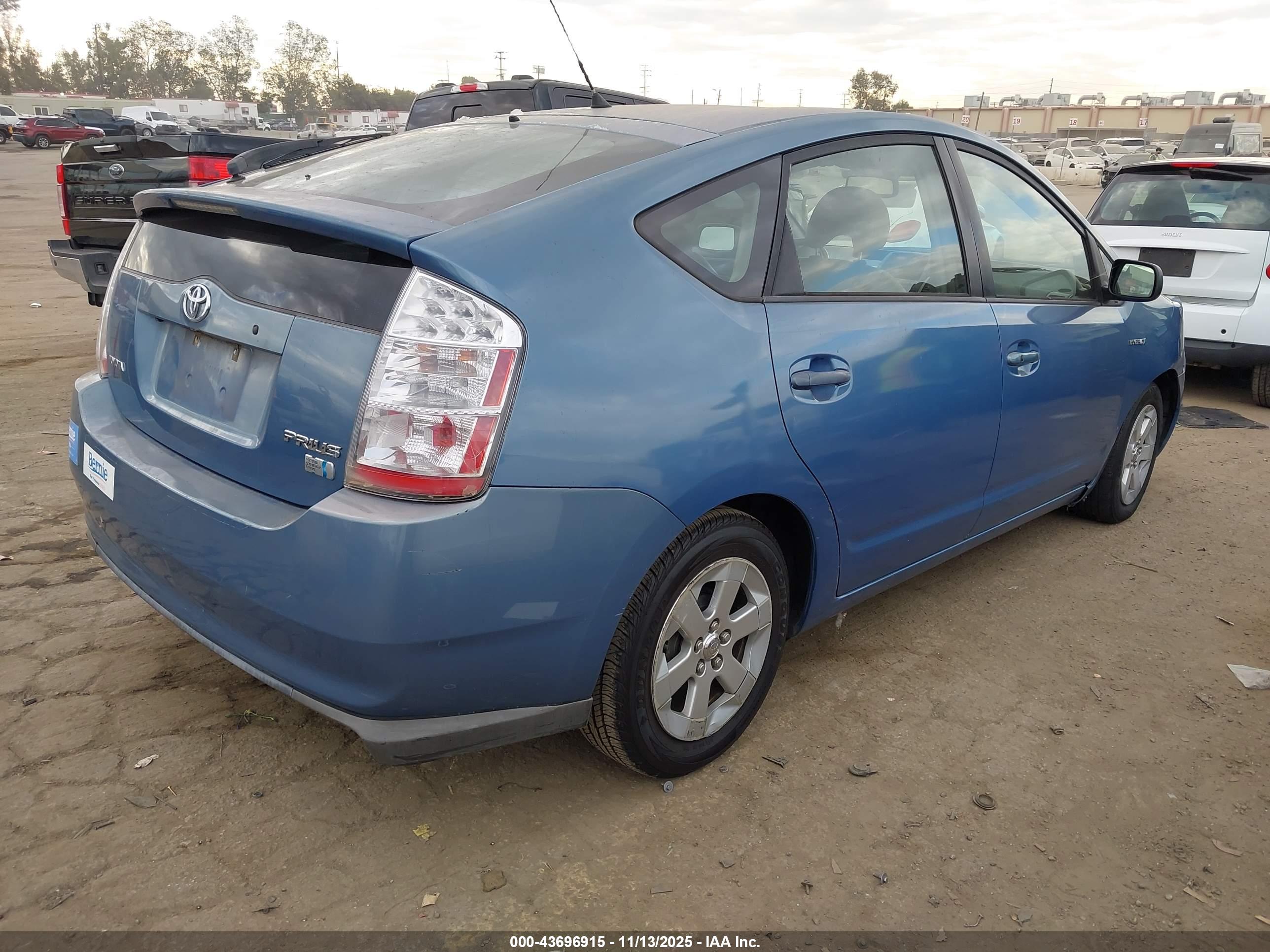 TOYOTA PRIUS image 4