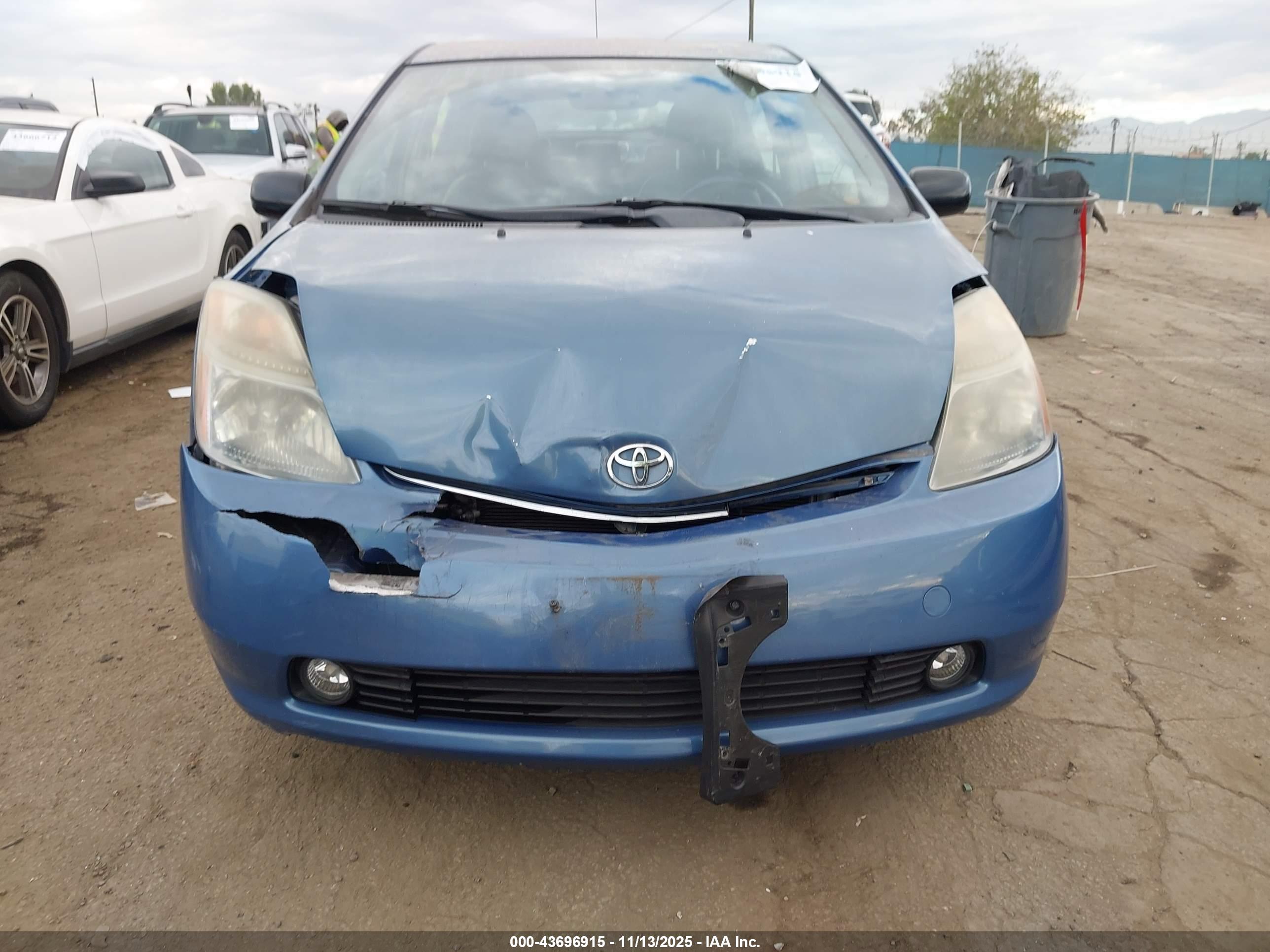 TOYOTA PRIUS image 6