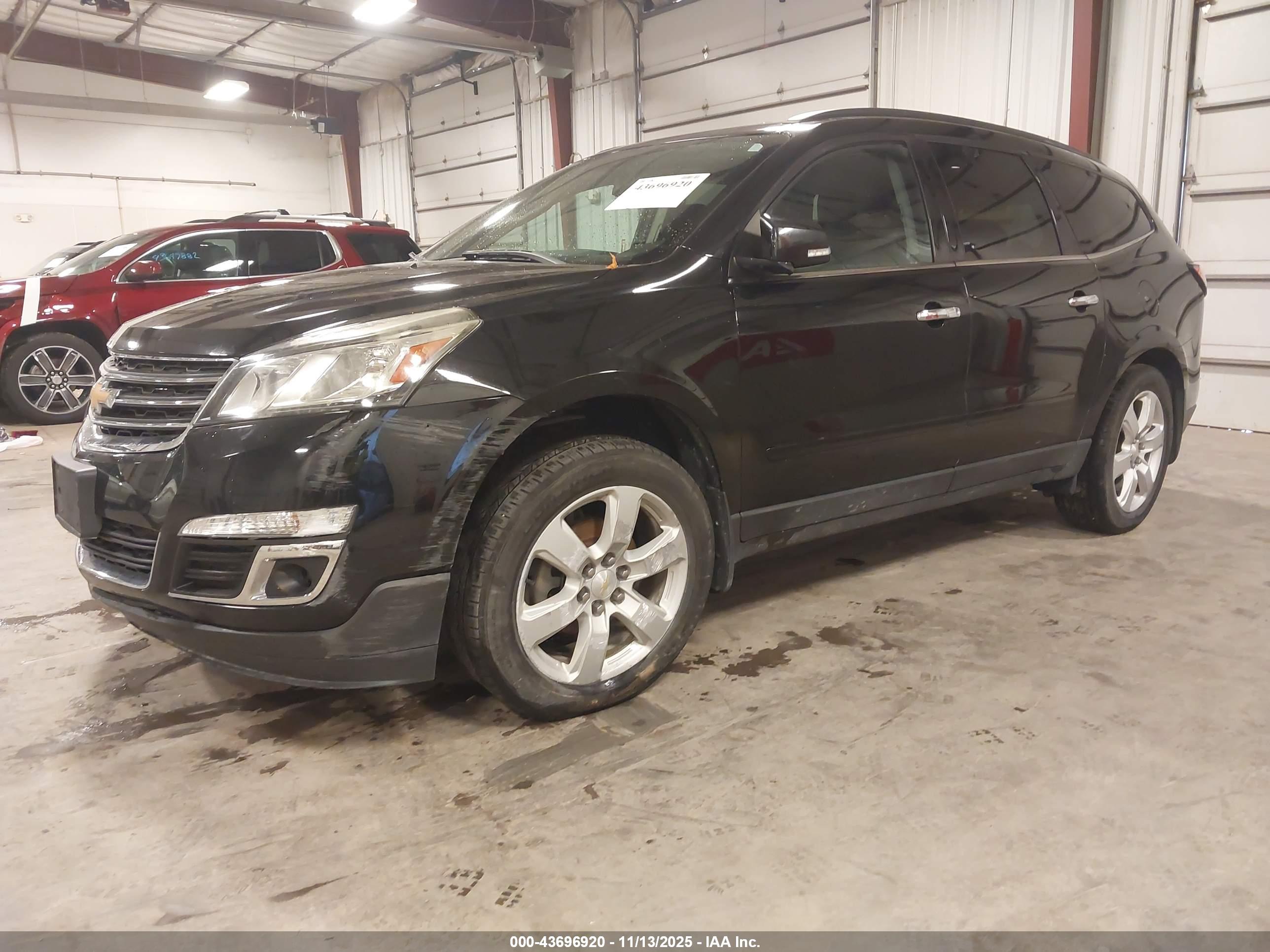 CHEVROLET TRAVERSE image 2