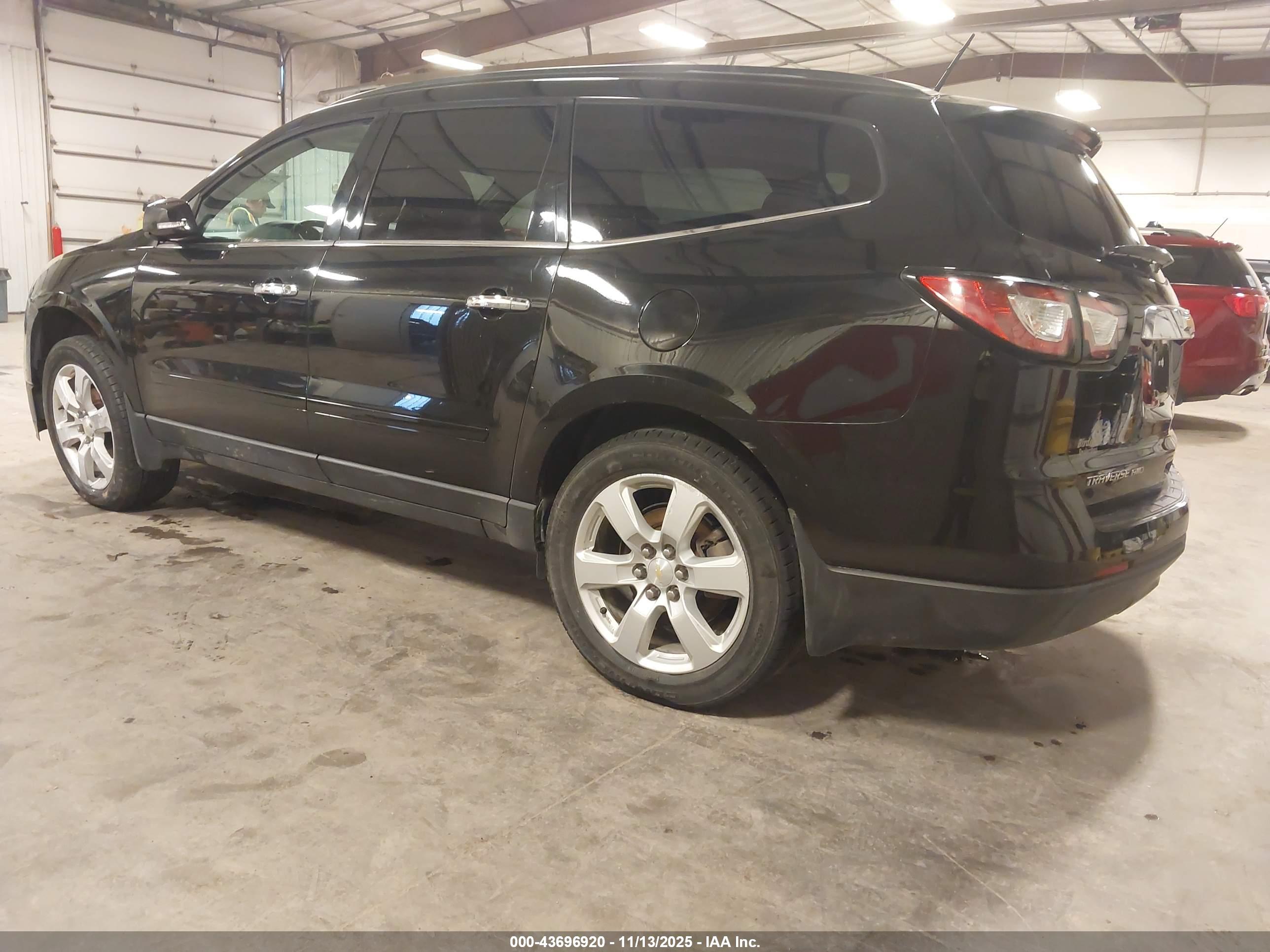 CHEVROLET TRAVERSE image 3