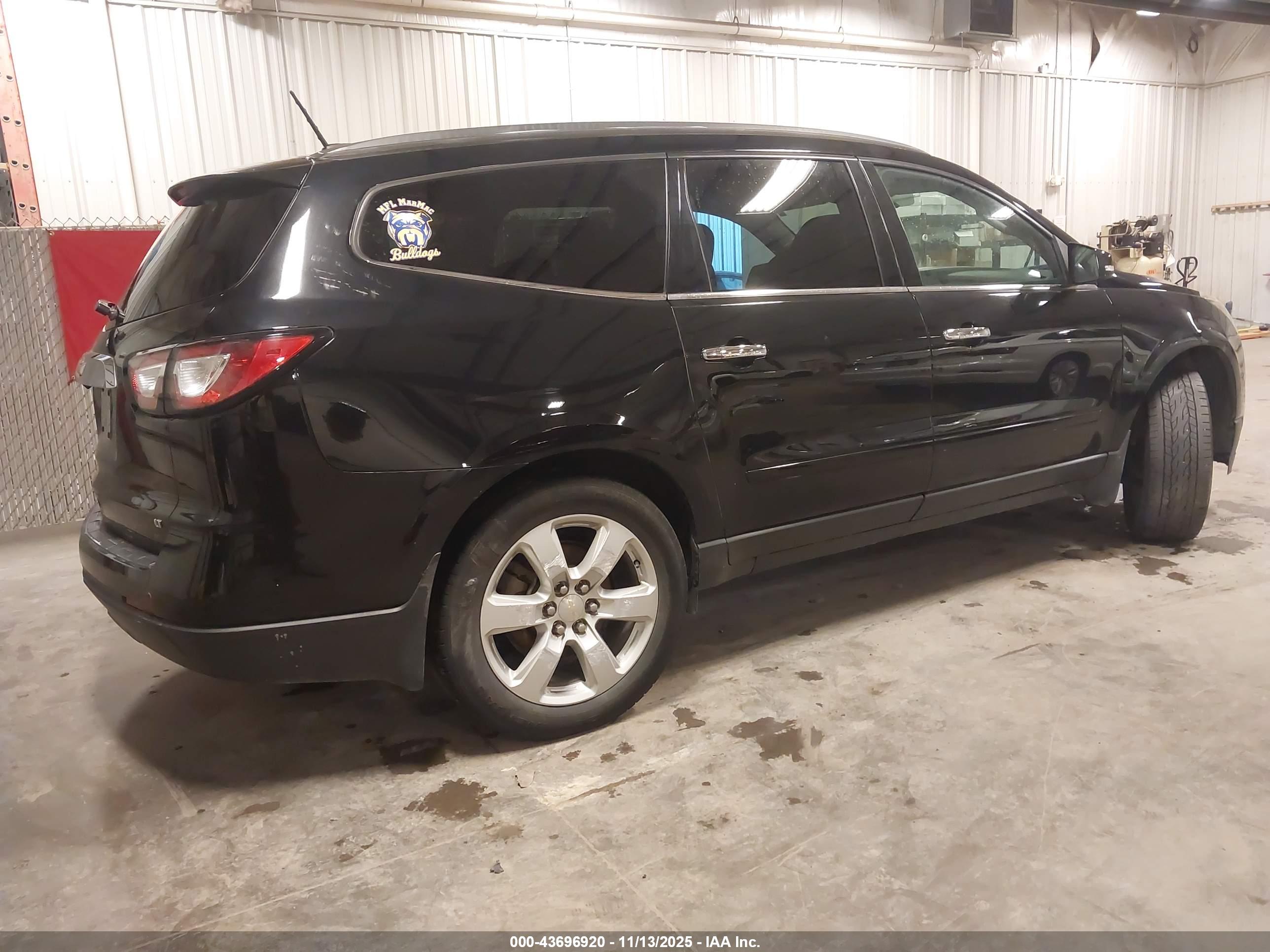 CHEVROLET TRAVERSE image 4