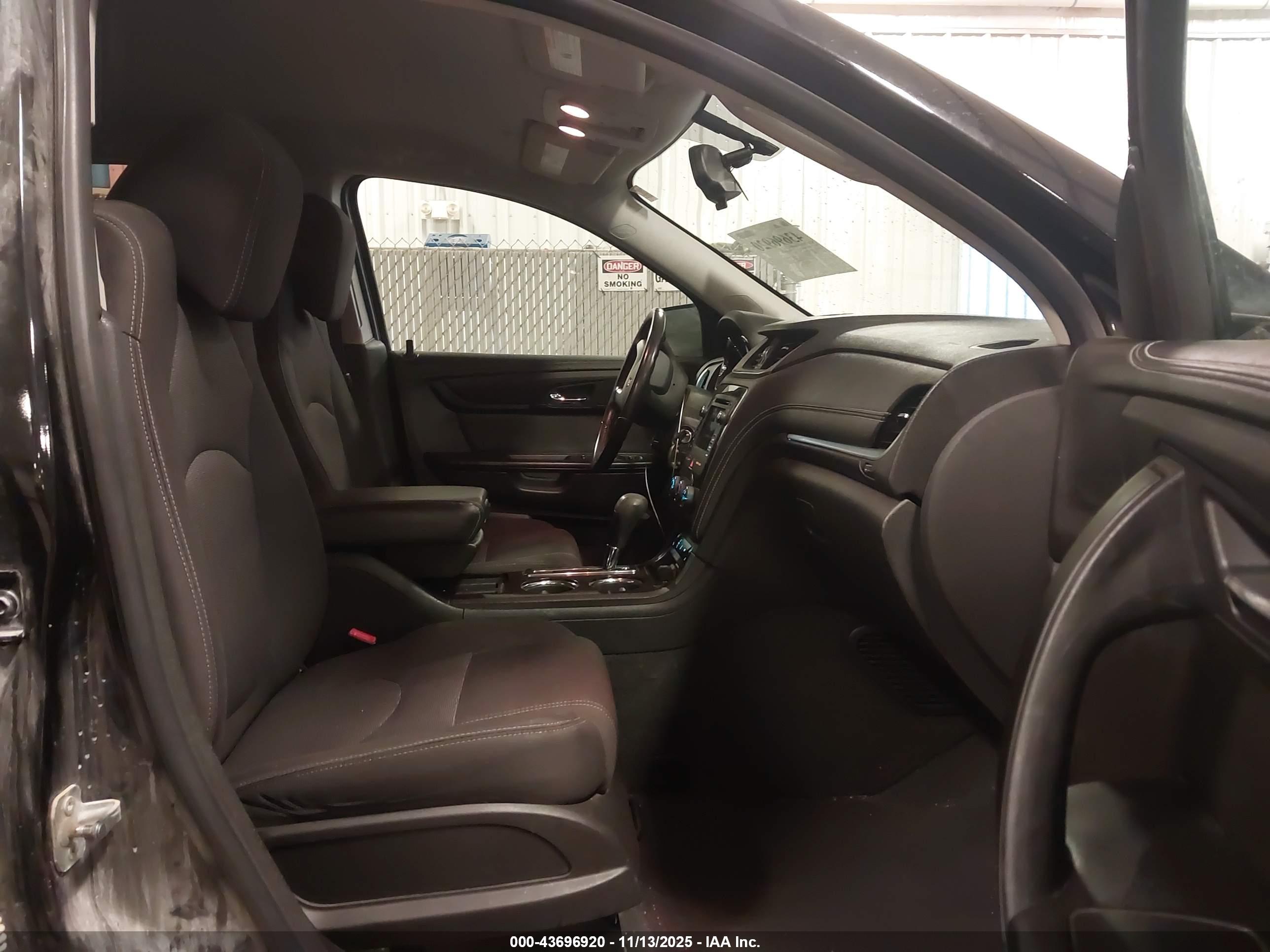 CHEVROLET TRAVERSE image 5