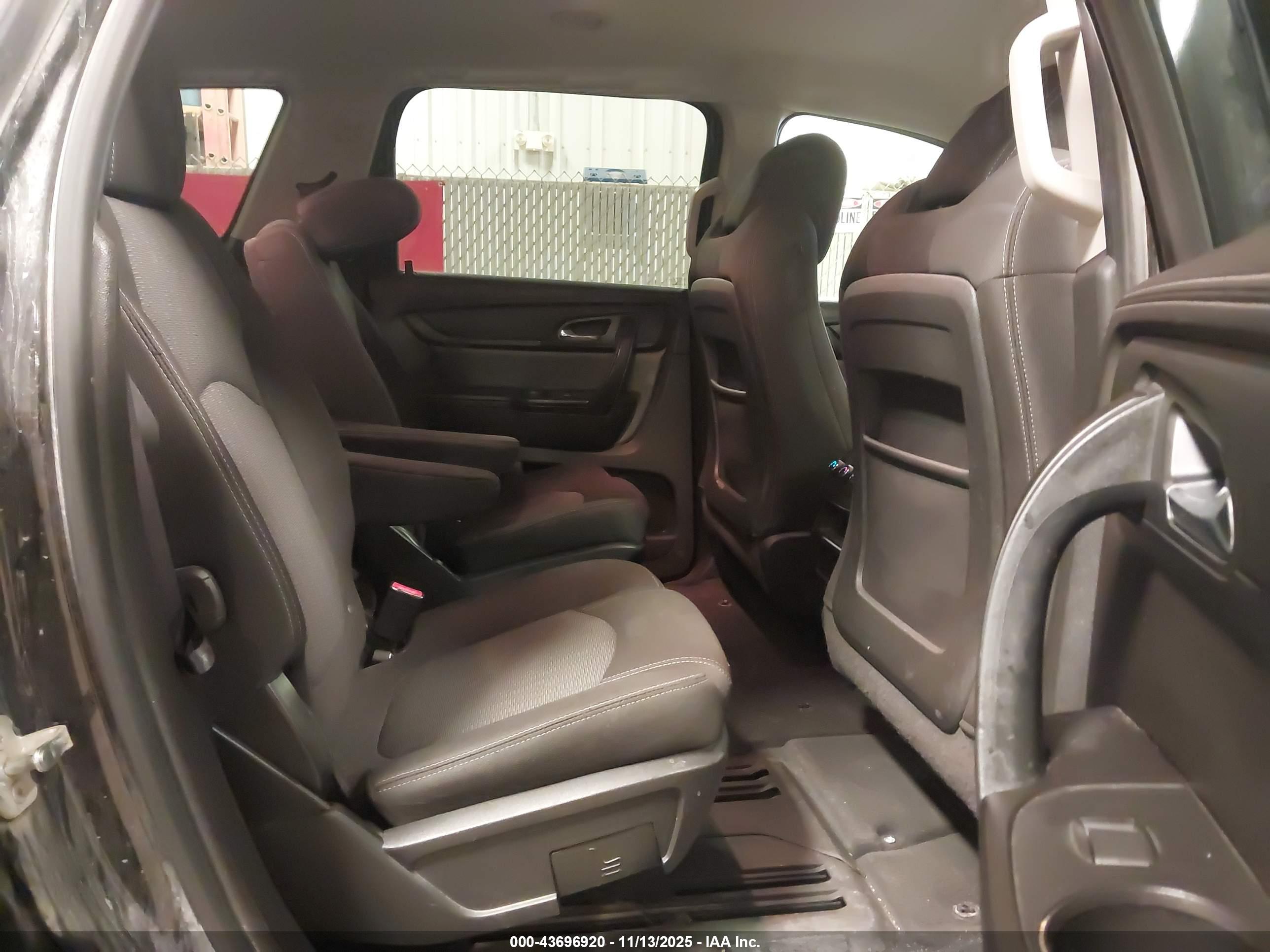 CHEVROLET TRAVERSE image 8