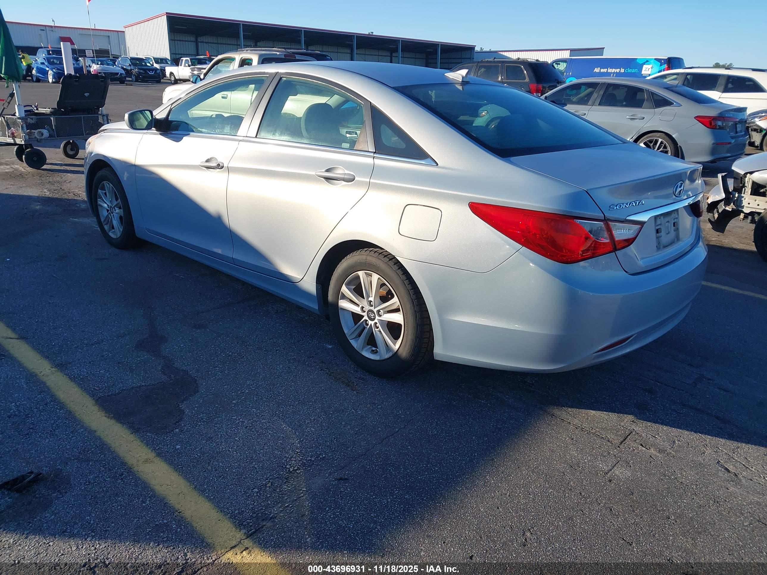 HYUNDAI SONATA image 3