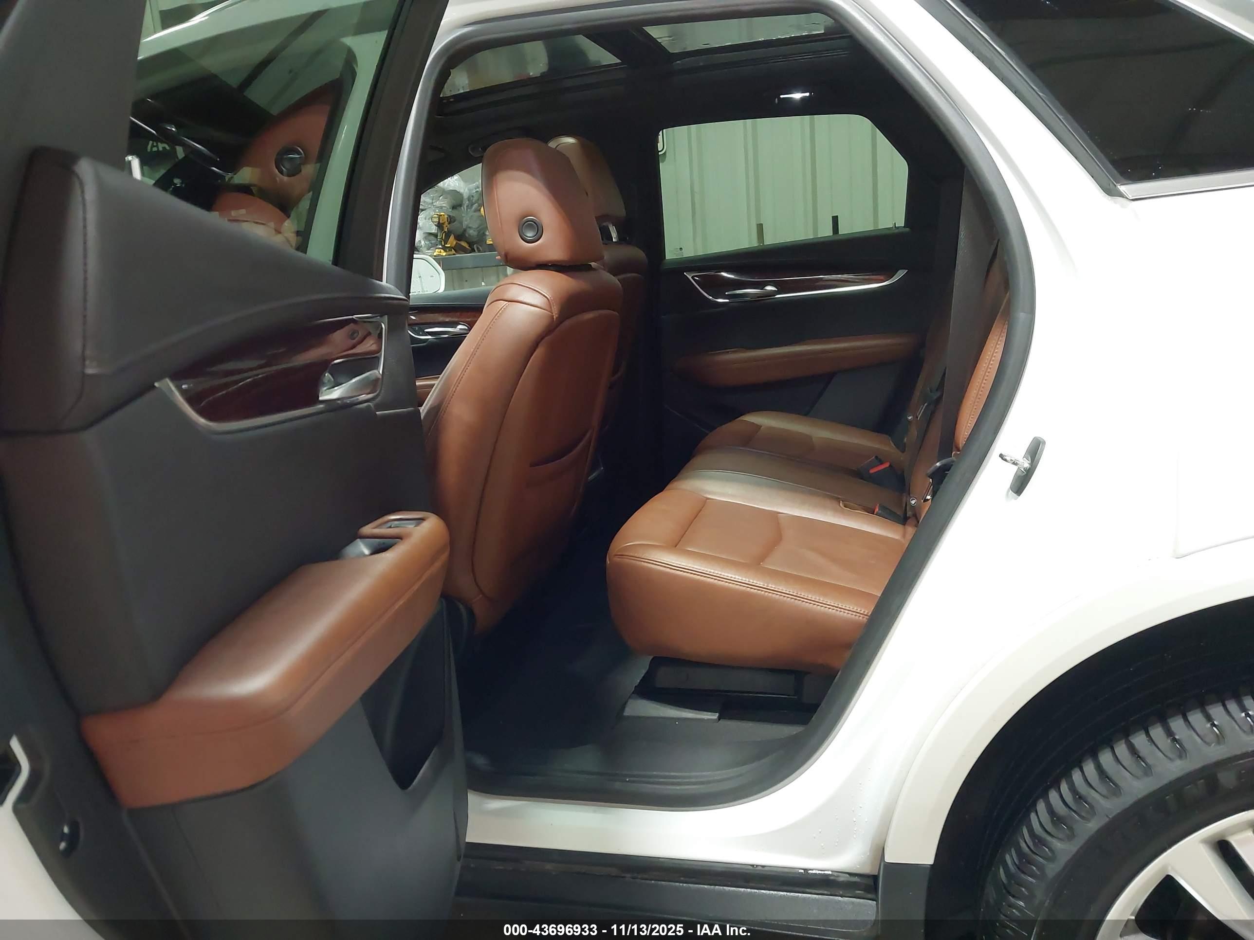 CADILLAC XT5 image 8