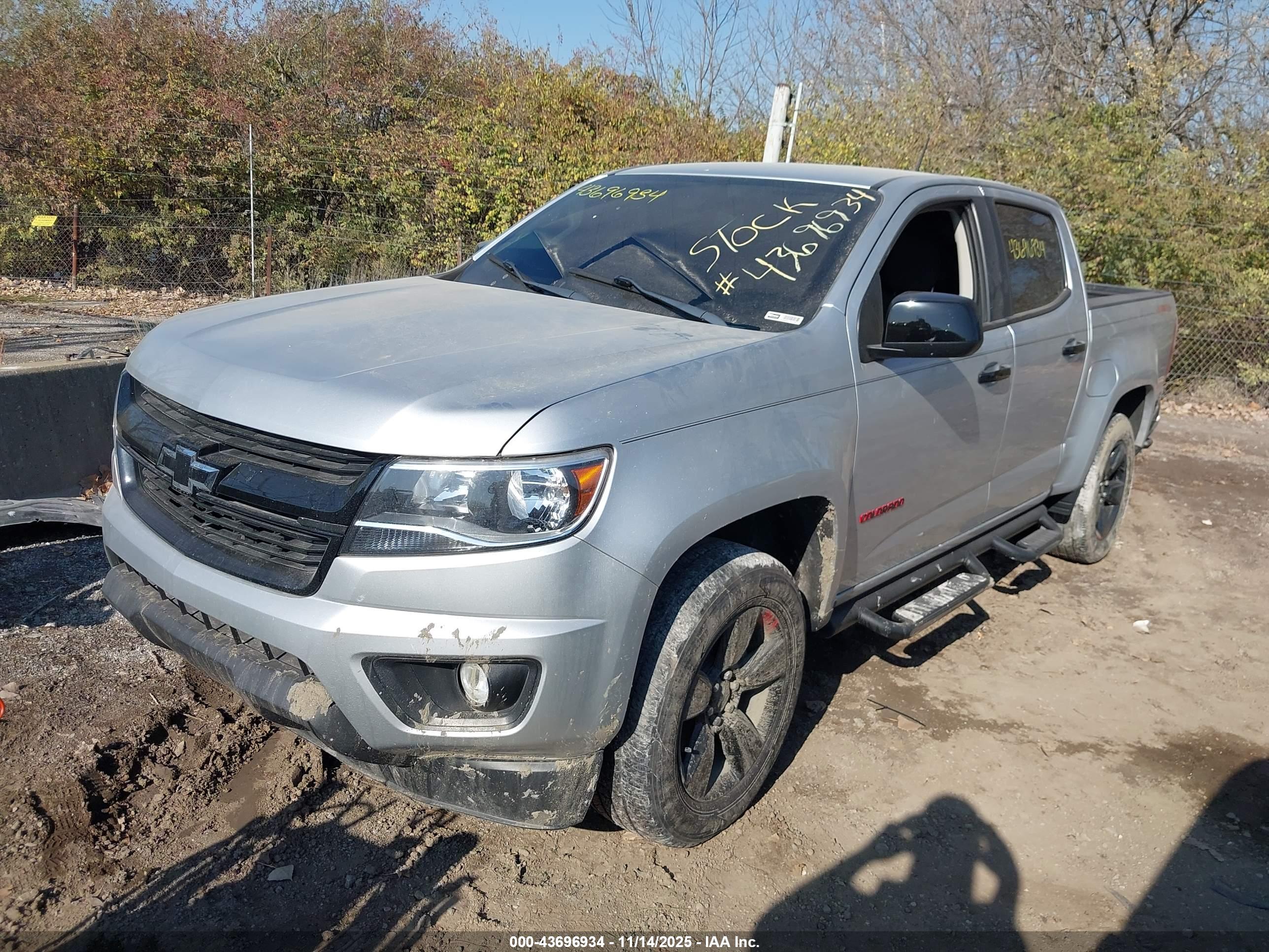 CHEVROLET COLORADO image 2