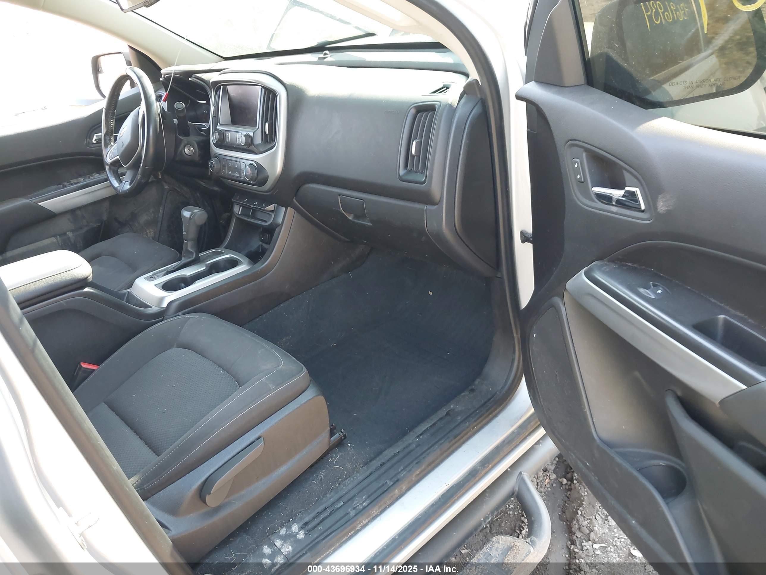 CHEVROLET COLORADO image 5
