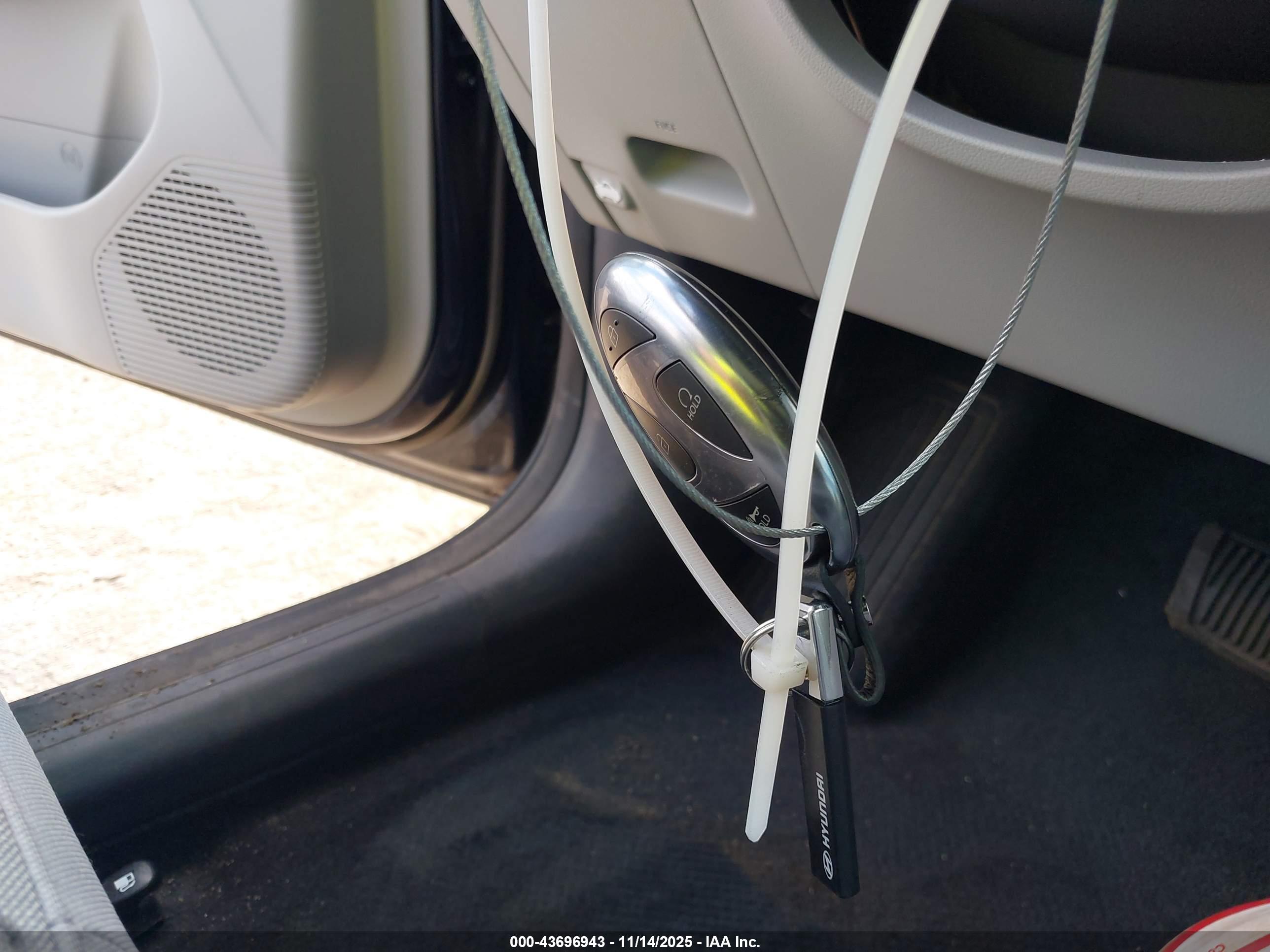 HYUNDAI KONA image 11