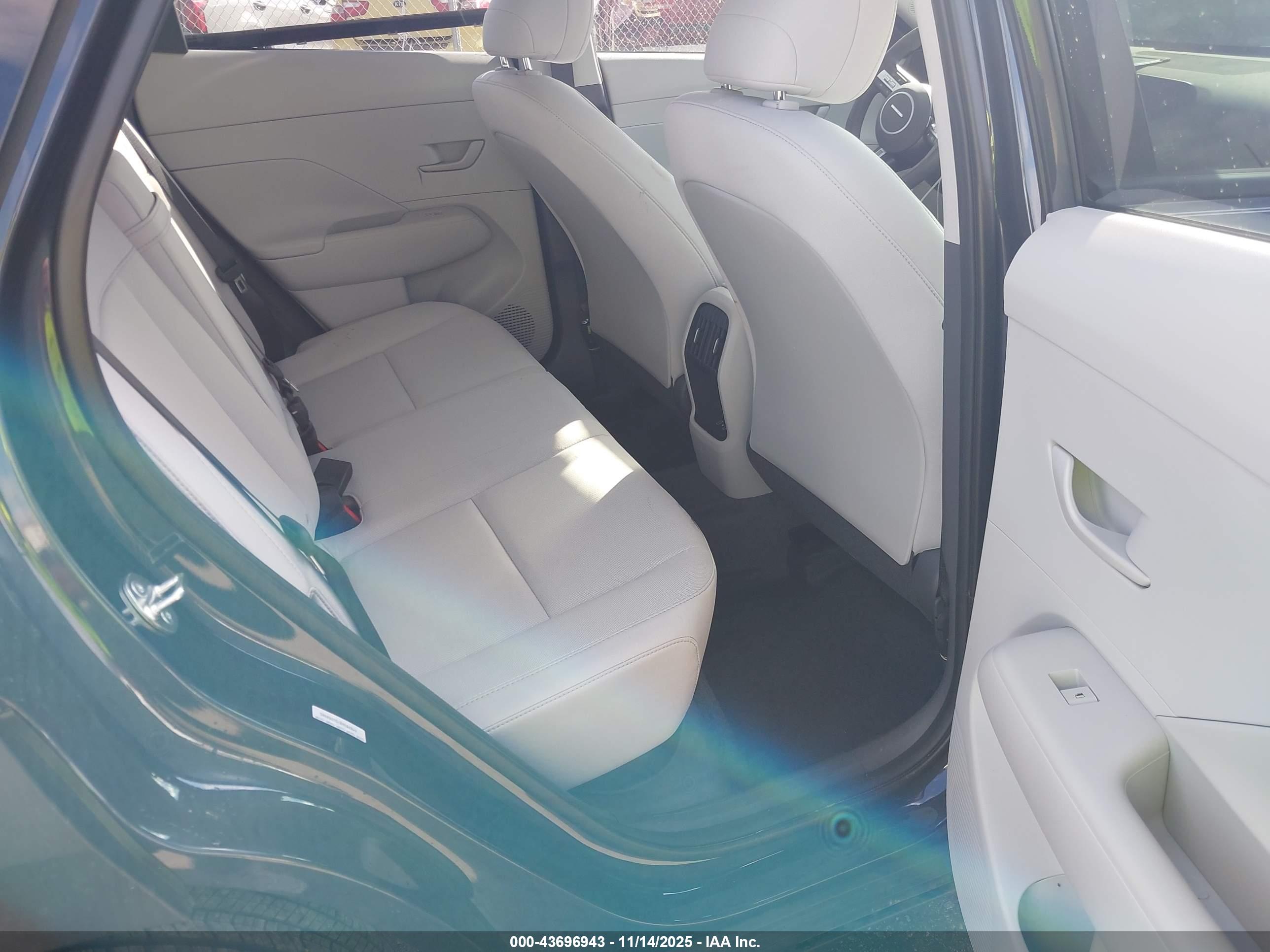 HYUNDAI KONA image 8