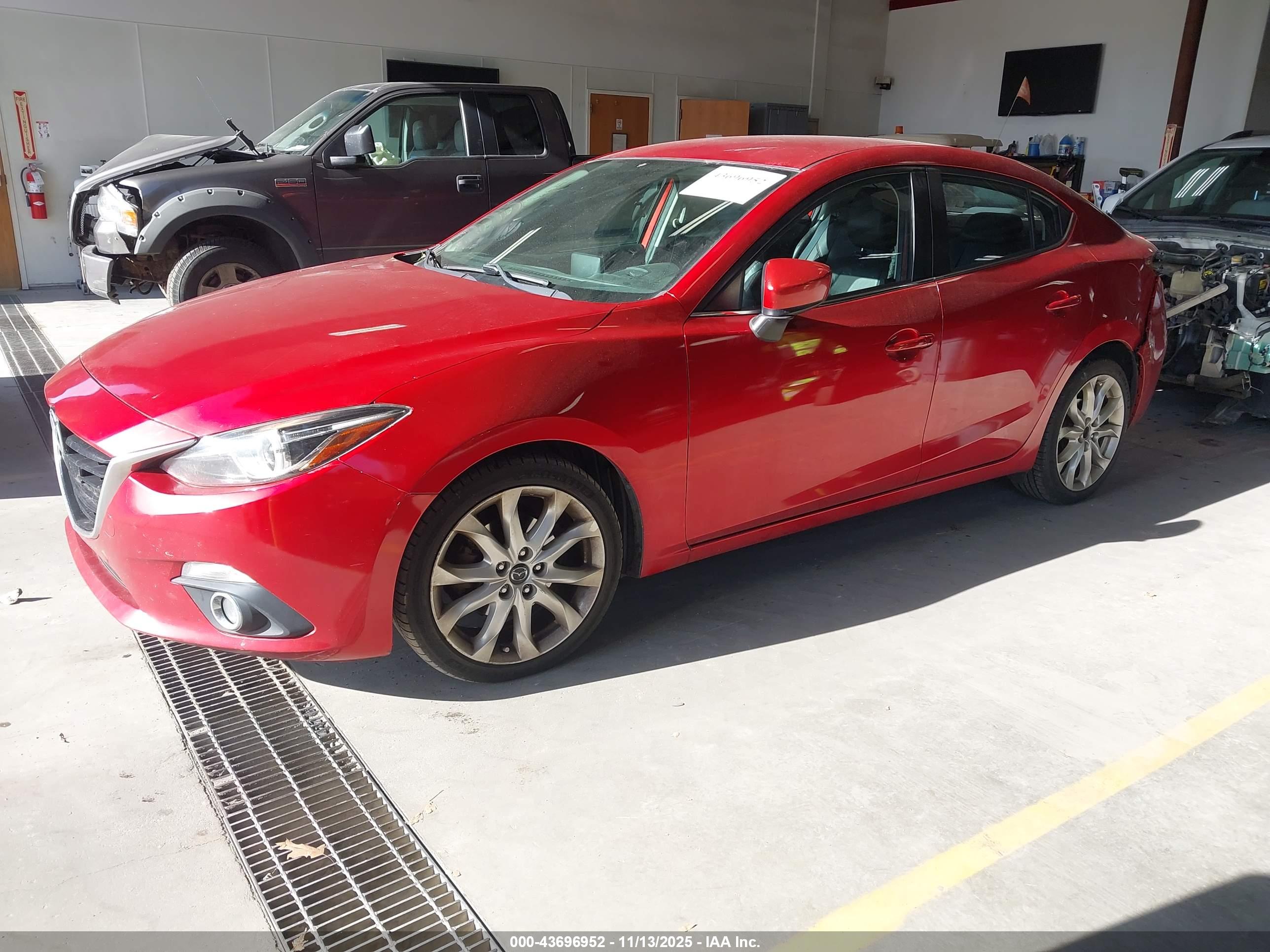 MAZDA MAZDA3 image 2