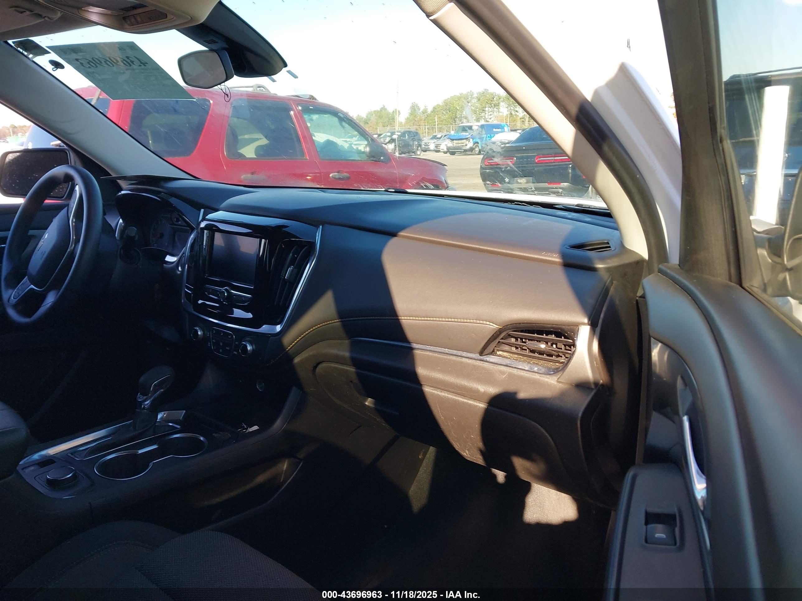 CHEVROLET TRAVERSE image 5