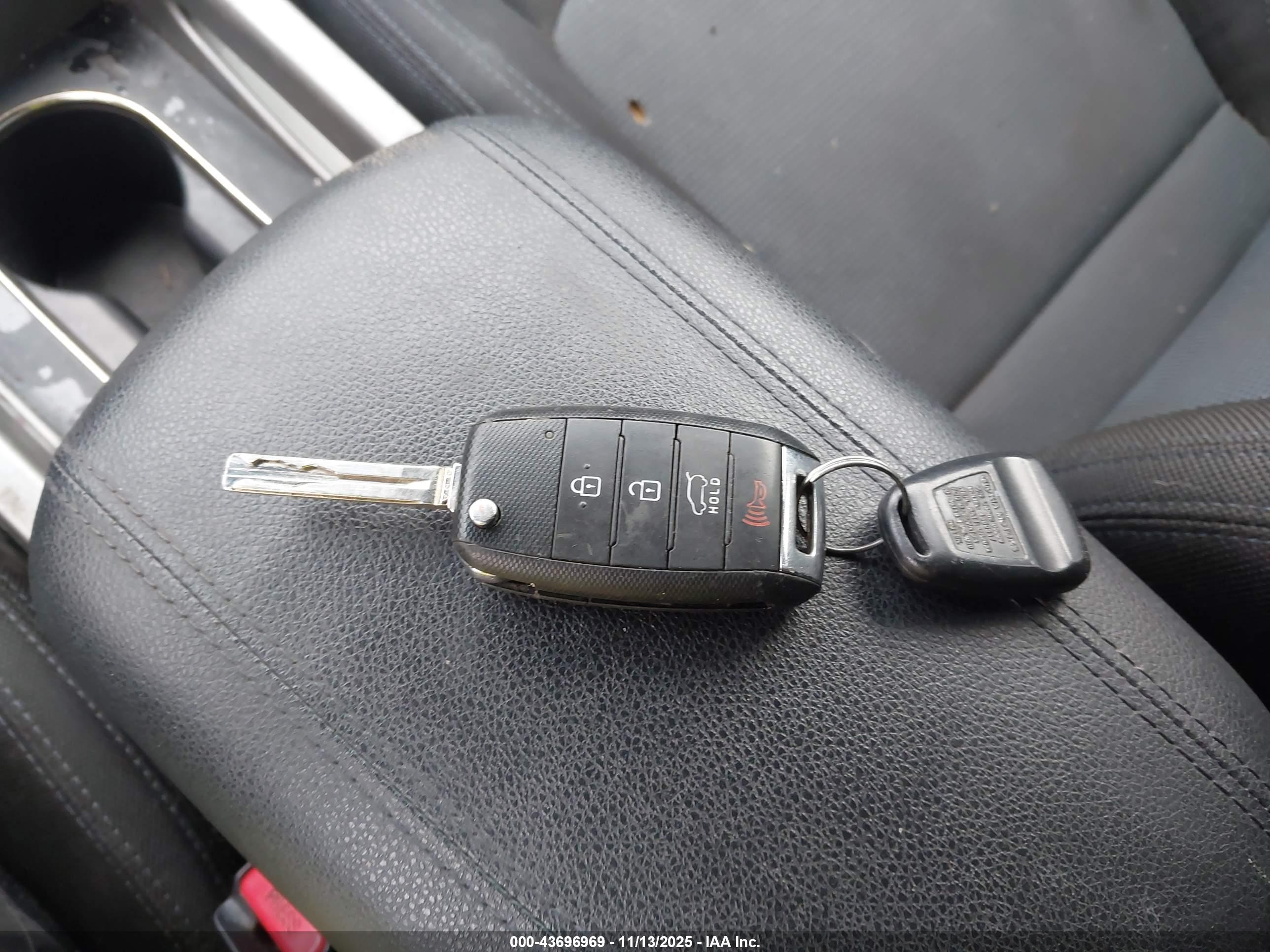 KIA SPORTAGE image 11